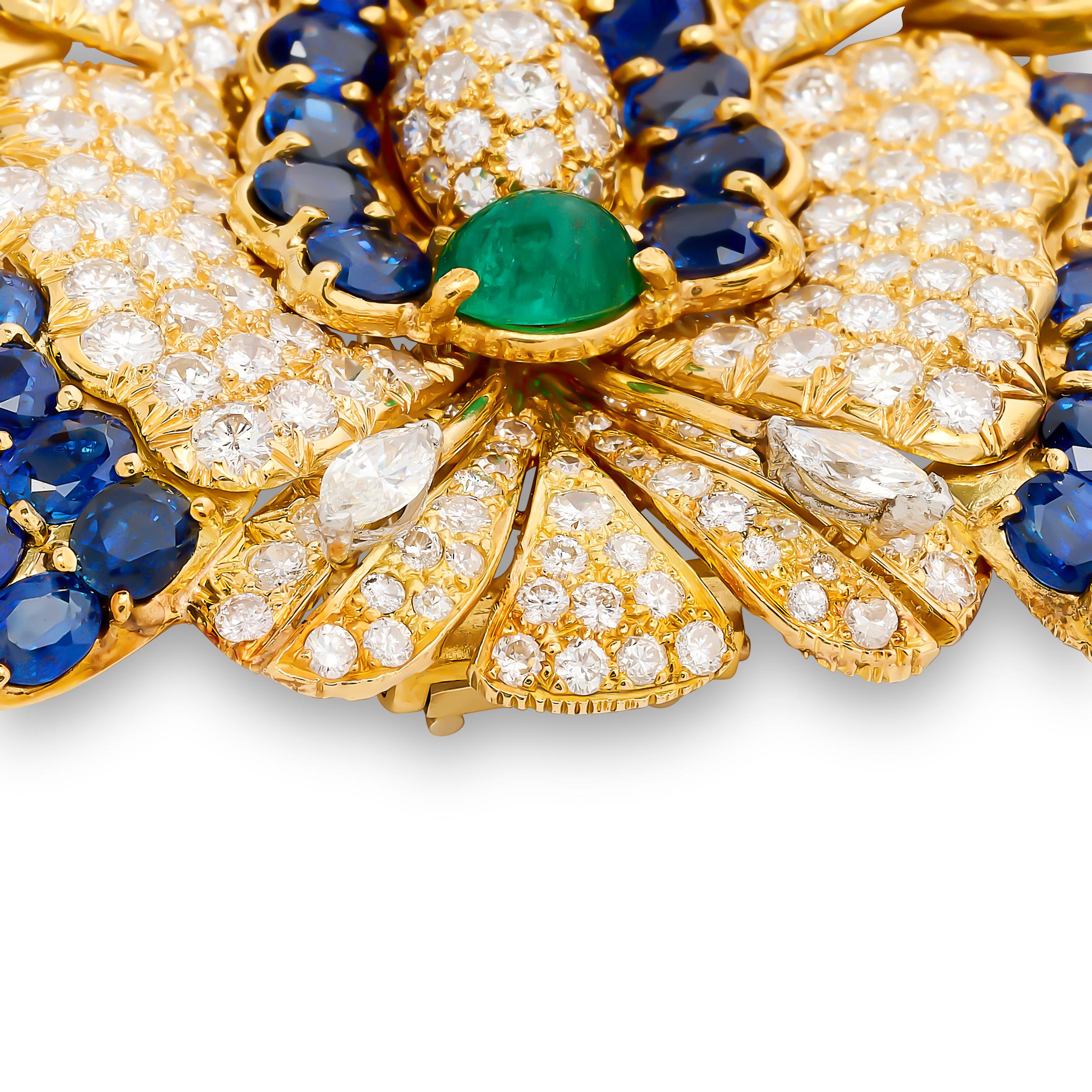 Alfiler Mariposa Diamante, Zafiro y Esmeralda de Oro Amarillo de 18 Kilates en Excelente estado para la venta en Philadelphia, PA