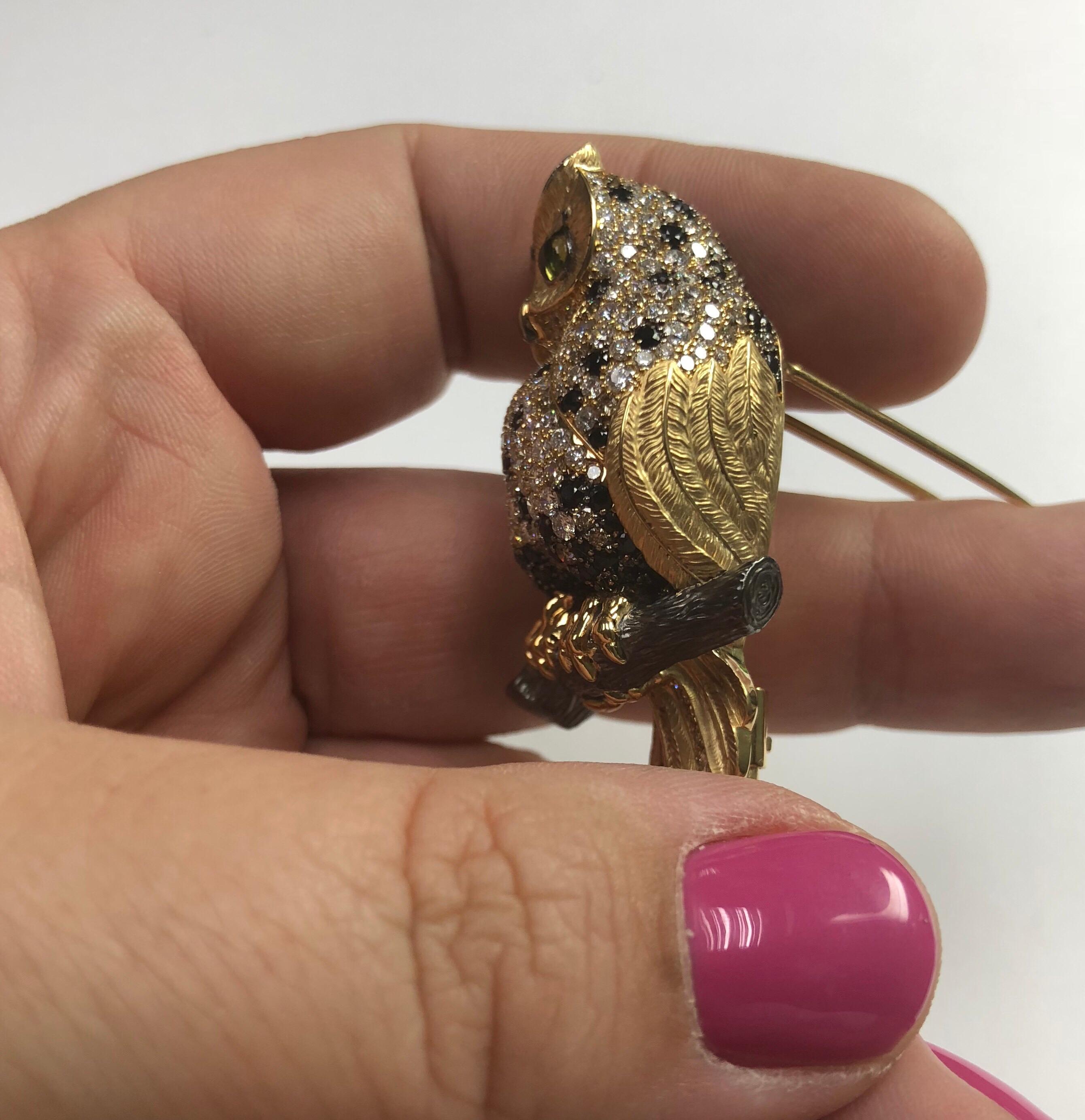 Contemporary Diamond Sapphire 18 Karat Yellow Gold Owl Brooch For Sale