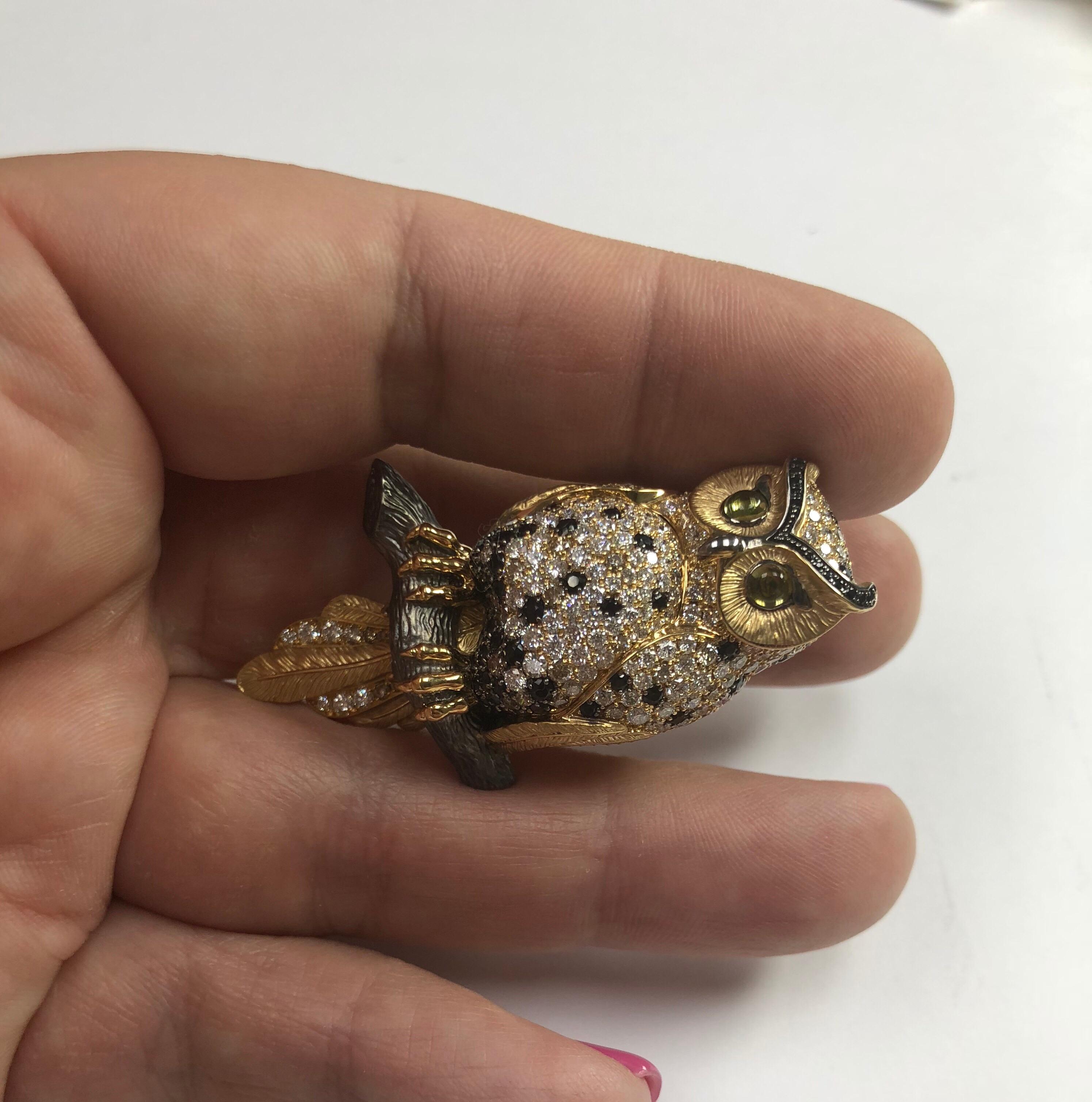 Round Cut Diamond Sapphire 18 Karat Yellow Gold Owl Brooch For Sale