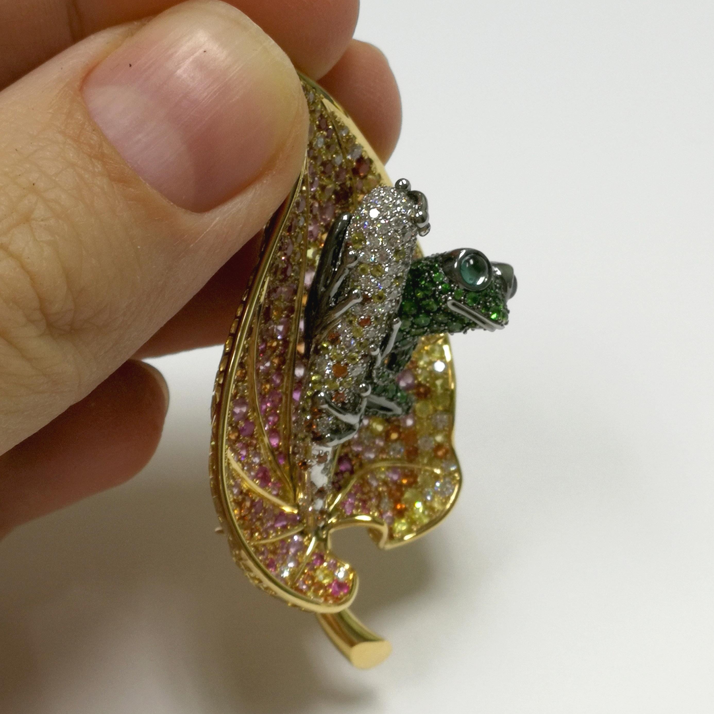 18 Karat Yellow Gold Diamond Sapphire Tsavorite Frog on the Leaf Brooch For Sale 1
