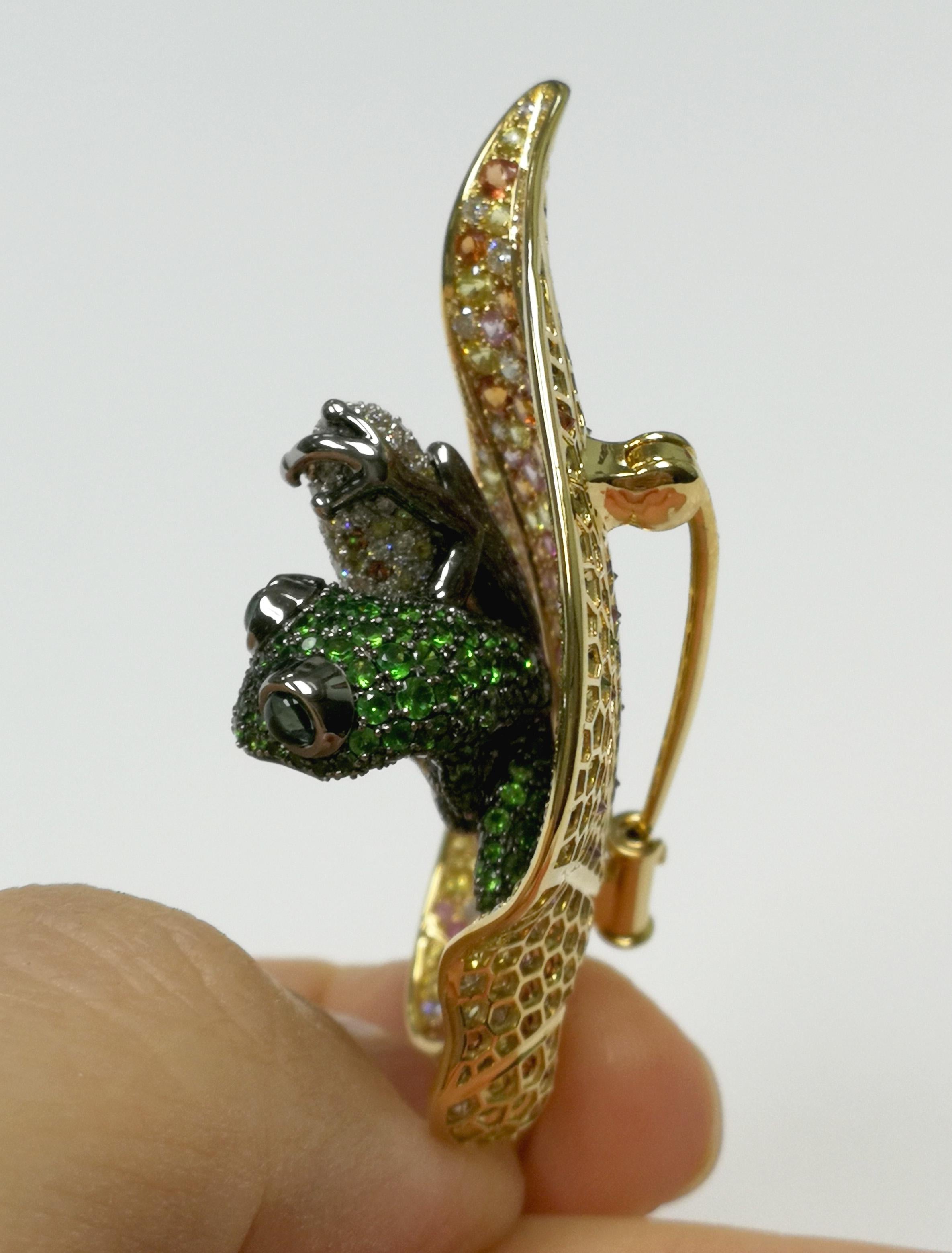 18 Karat Yellow Gold Diamond Sapphire Tsavorite Frog on the Leaf Brooch For Sale 2