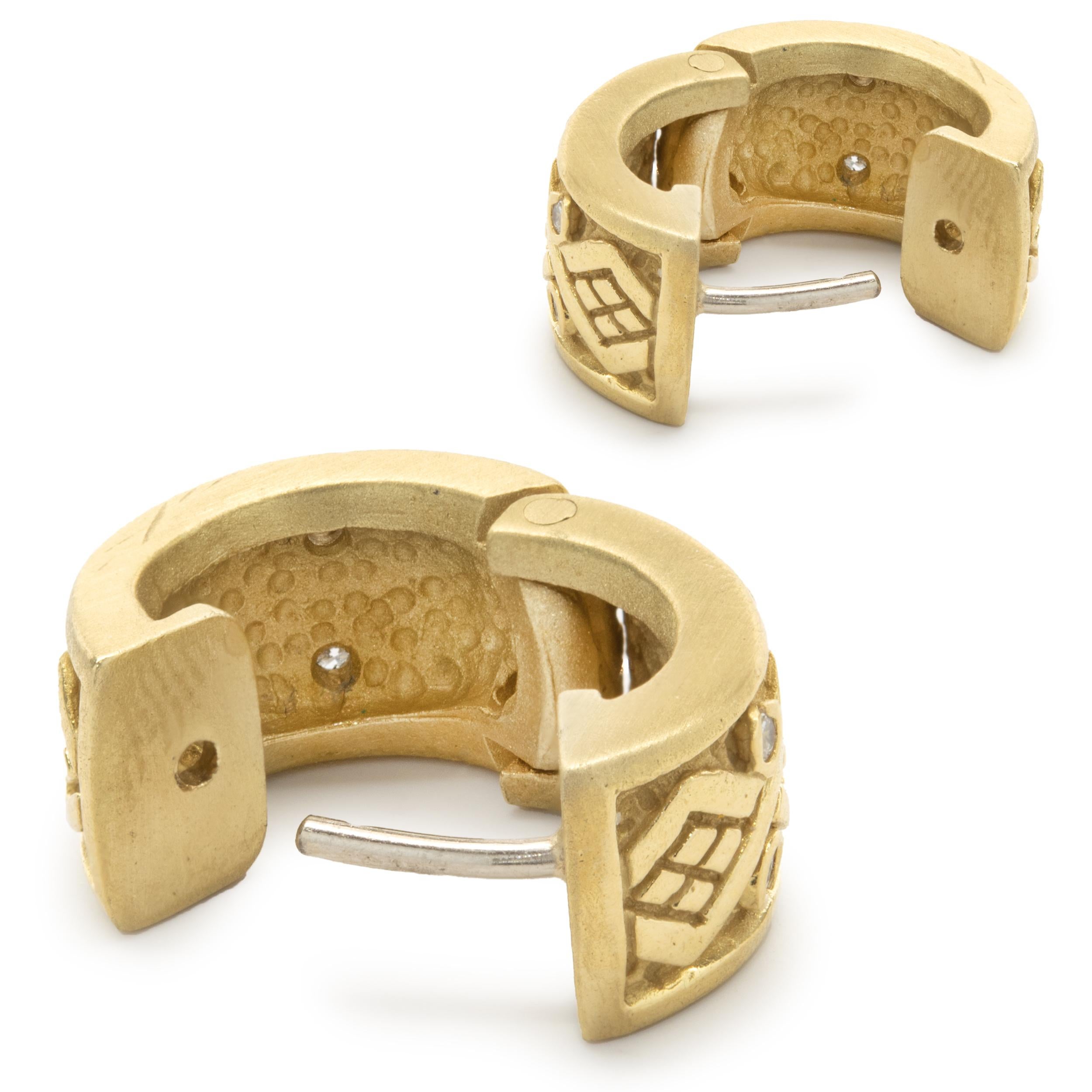 18 Karat Gelbgold Diamant-Creolen mit Huggie-Schnörkel im Zustand „Hervorragend“ in Scottsdale, AZ