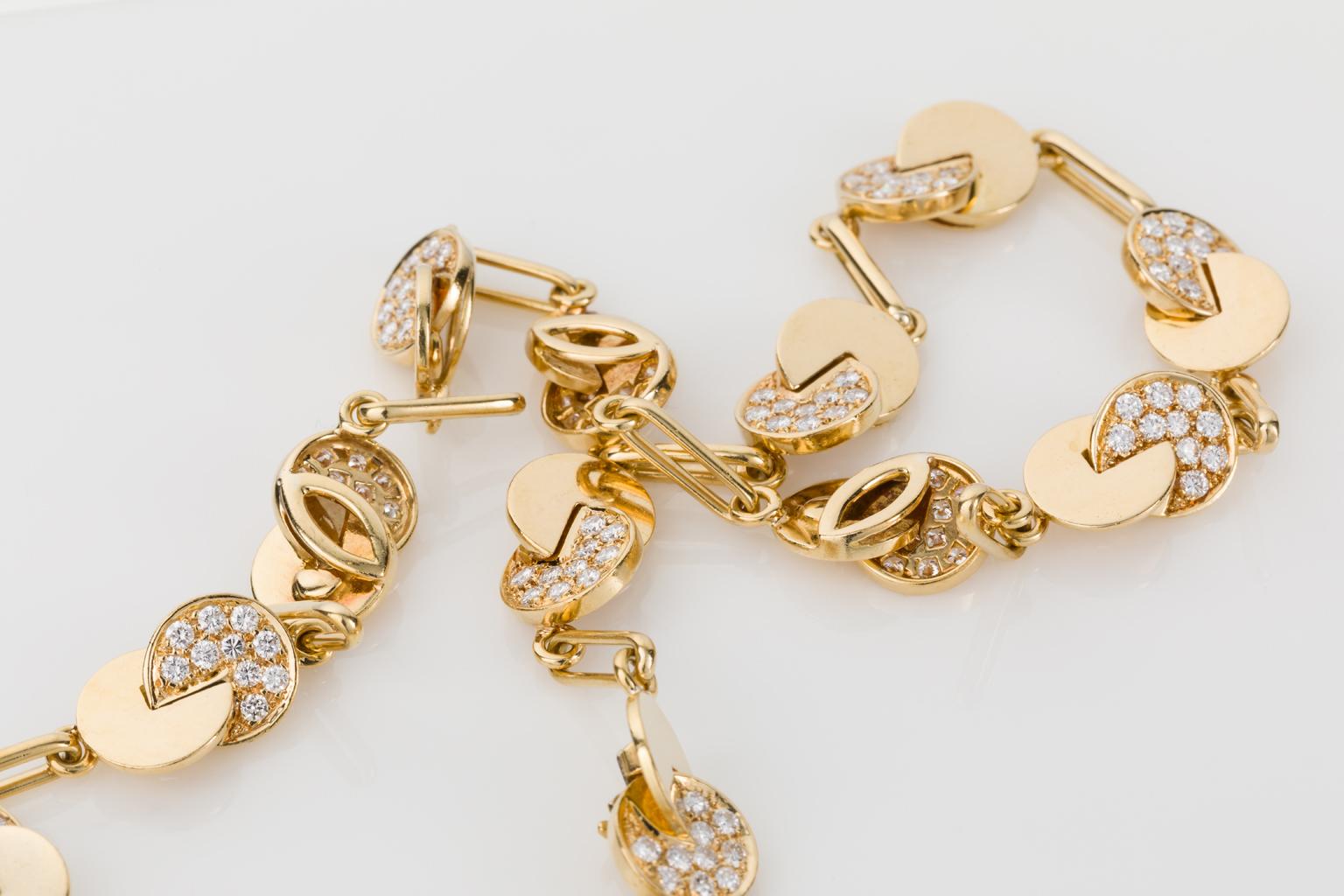Women's 18 Karat Yellow Gold Diamond Set Disc Necklace