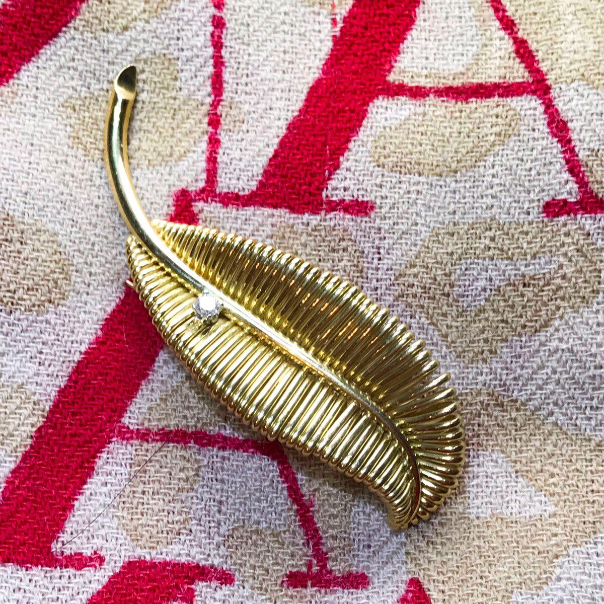 Contemporary 18 Karat Yellow Gold Diamond Set Leaf Brooch Pin For Sale