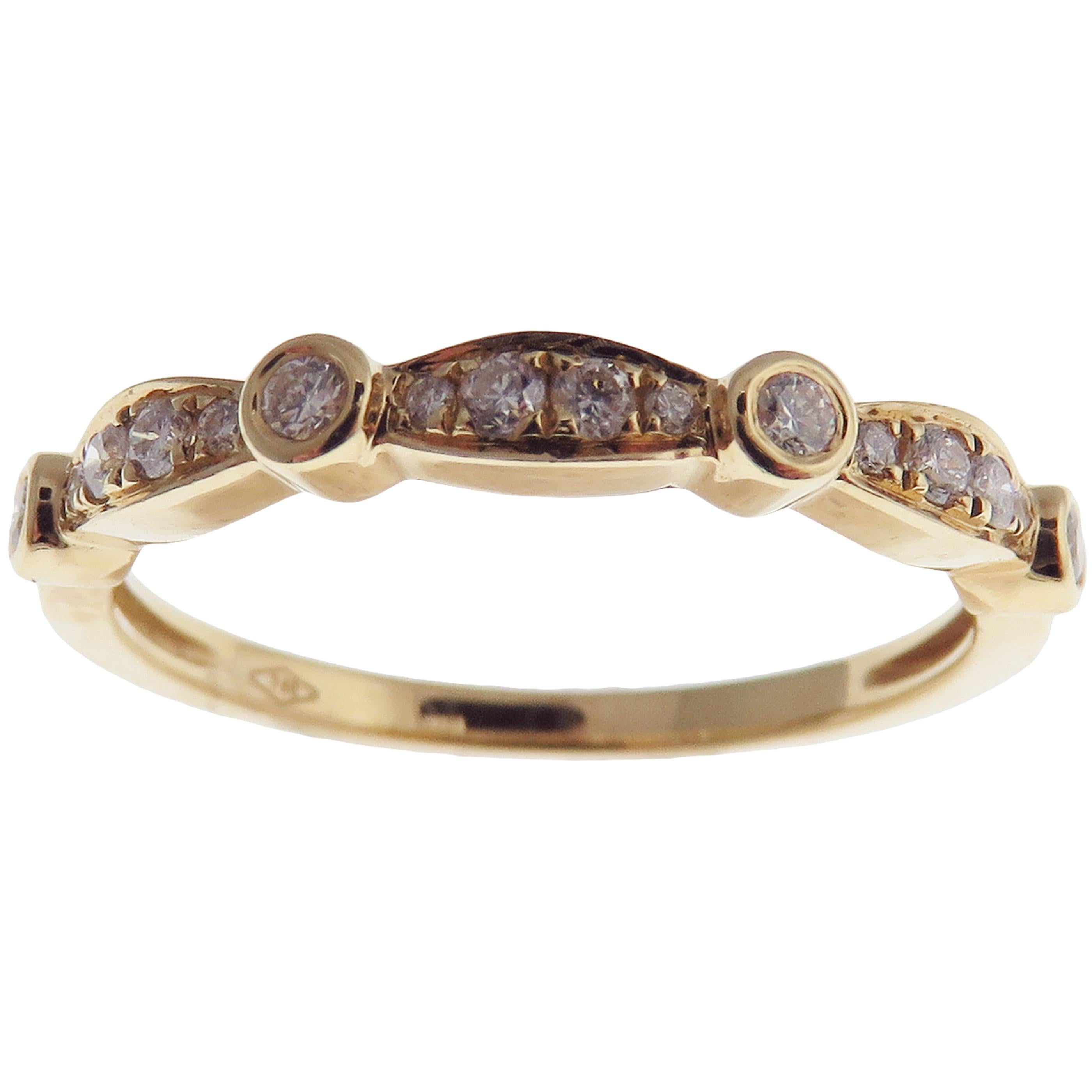 18 Karat Yellow Gold Diamond Simple Stackable Band In New Condition For Sale In Los Angeles, CA