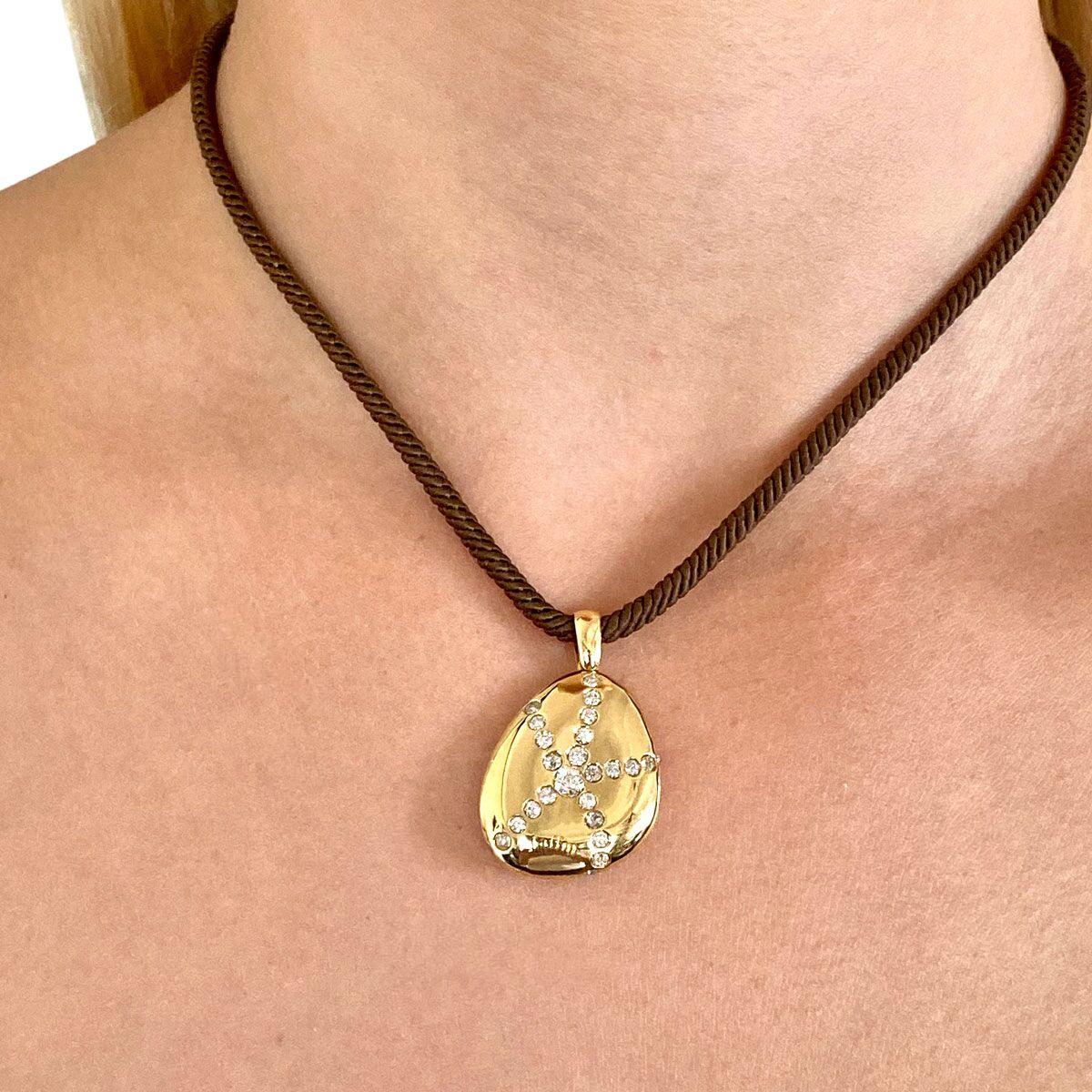 Women's or Men's 18 Karat Yellow Gold and Diamond Taffin Pebble Pendant and Cord