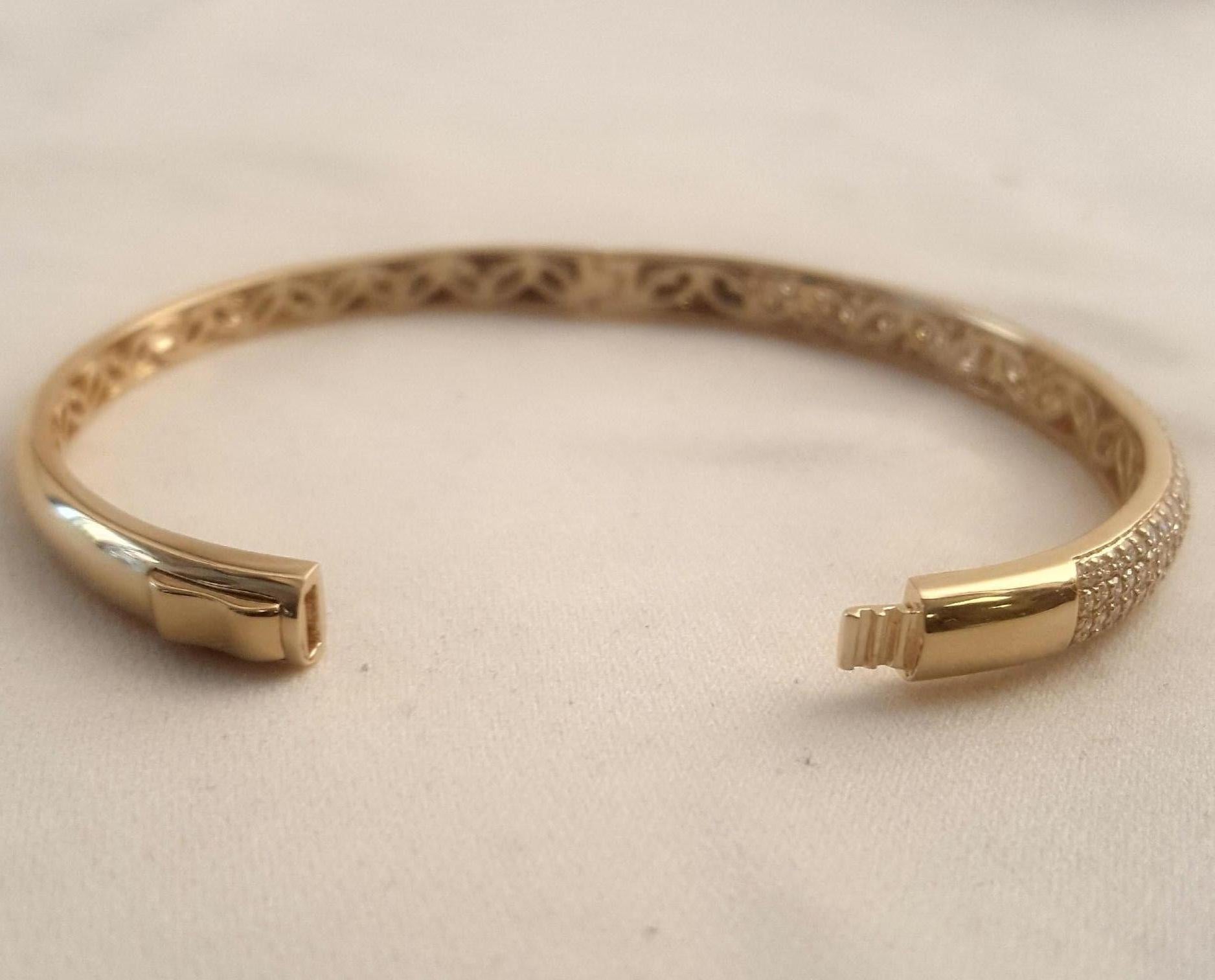 Contemporary 18 Karat Yellow Gold Diamond Tapered Bangle Bracelet For Sale