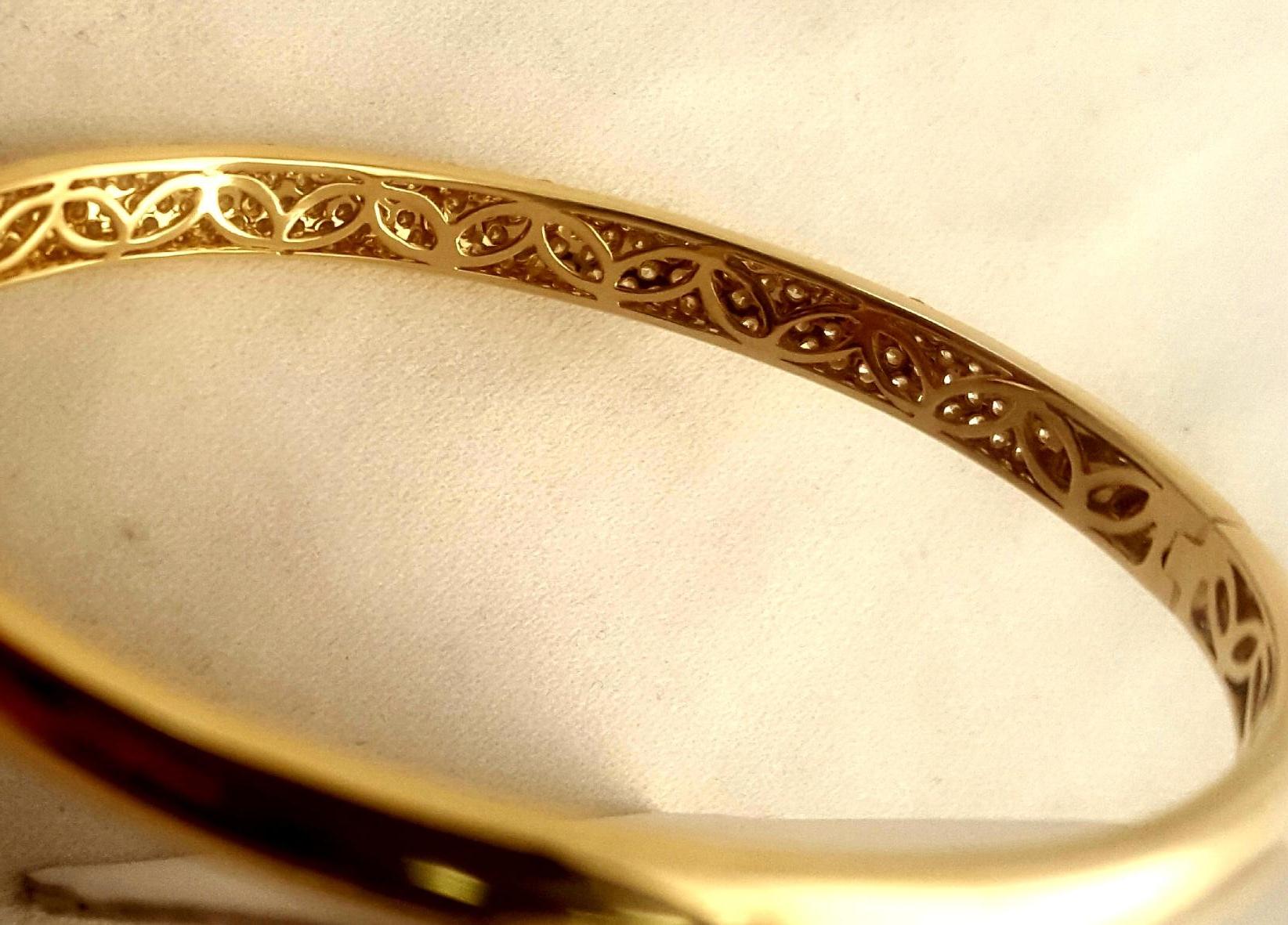18 Karat Yellow Gold Diamond Tapered Bangle Bracelet In New Condition For Sale In Palm Beach, FL