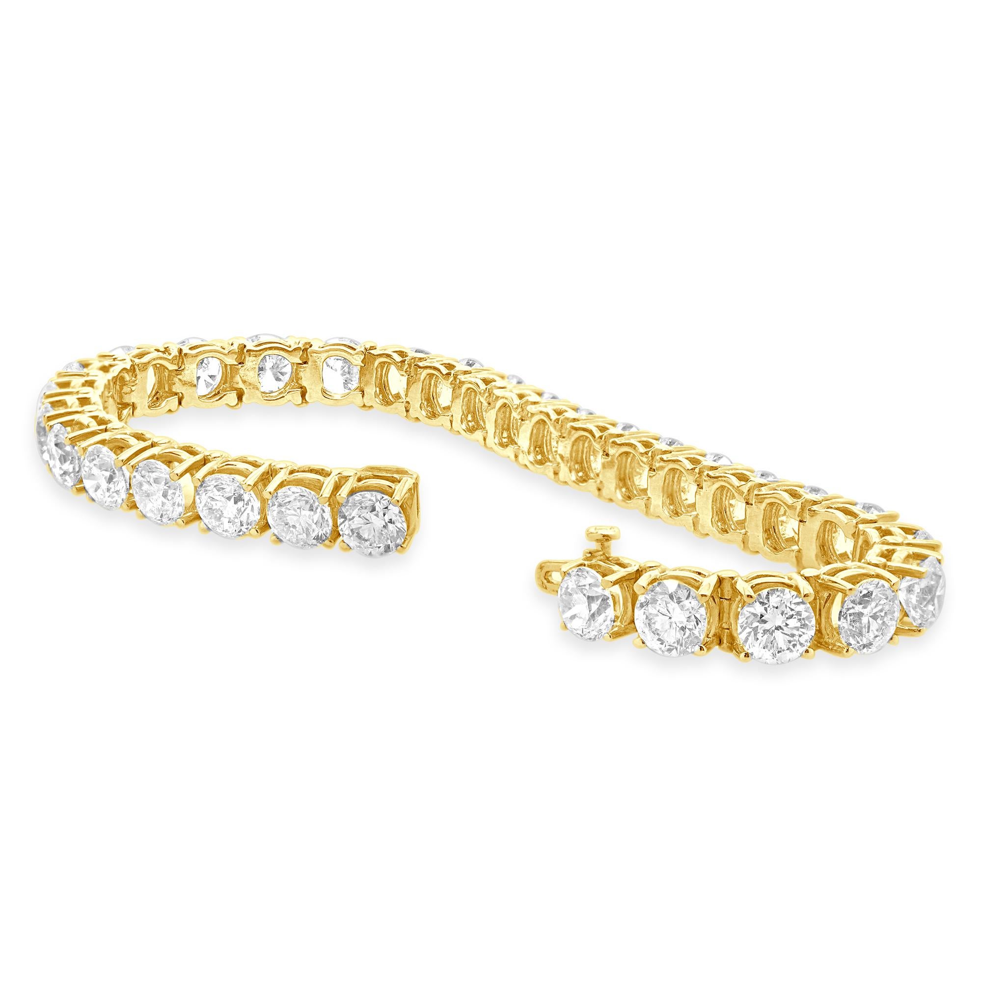 Round Cut 18 Karat Yellow Gold Diamond Tennis Bracelet For Sale