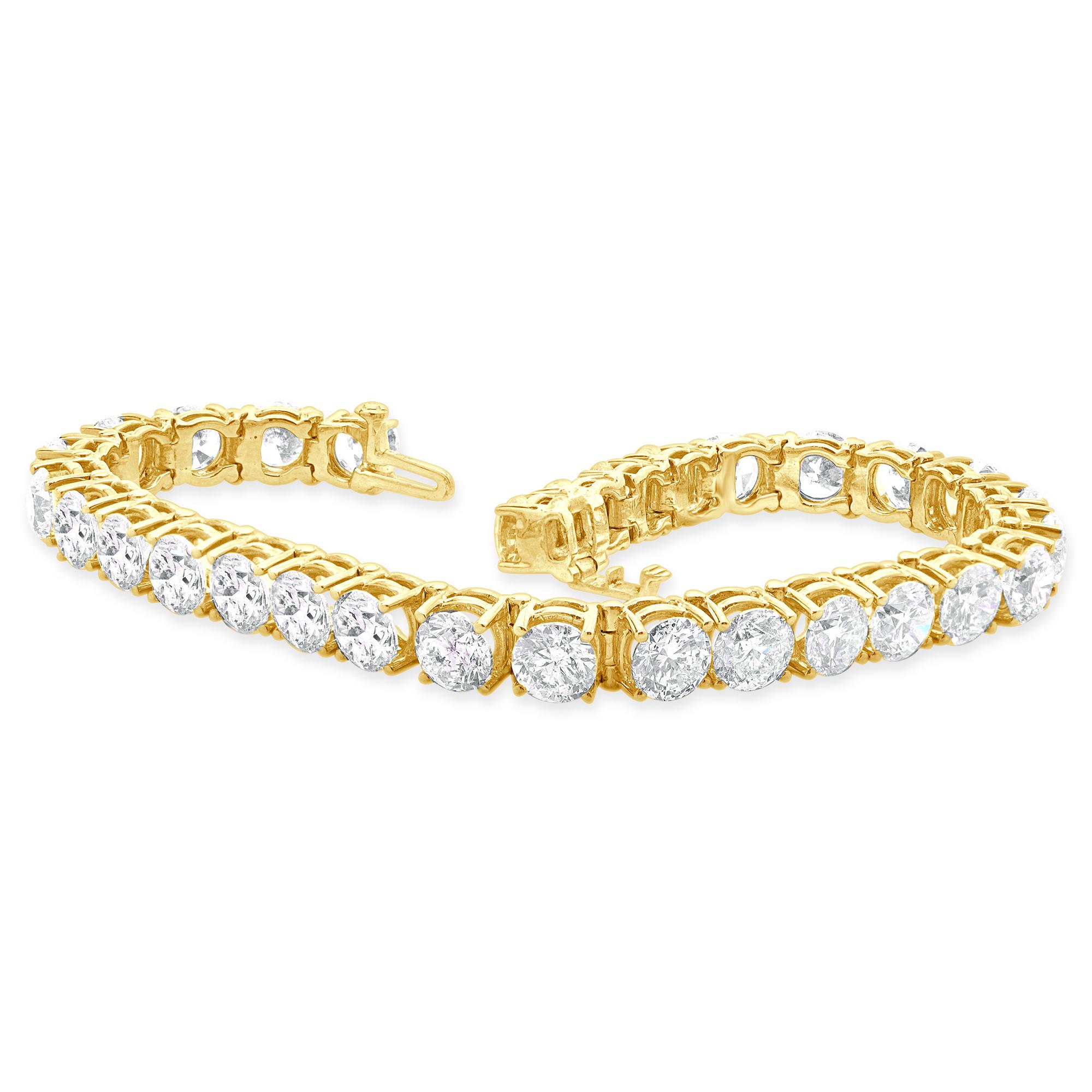 18 Karat Yellow Gold Diamond Tennis Bracelet In Excellent Condition For Sale In Scottsdale, AZ