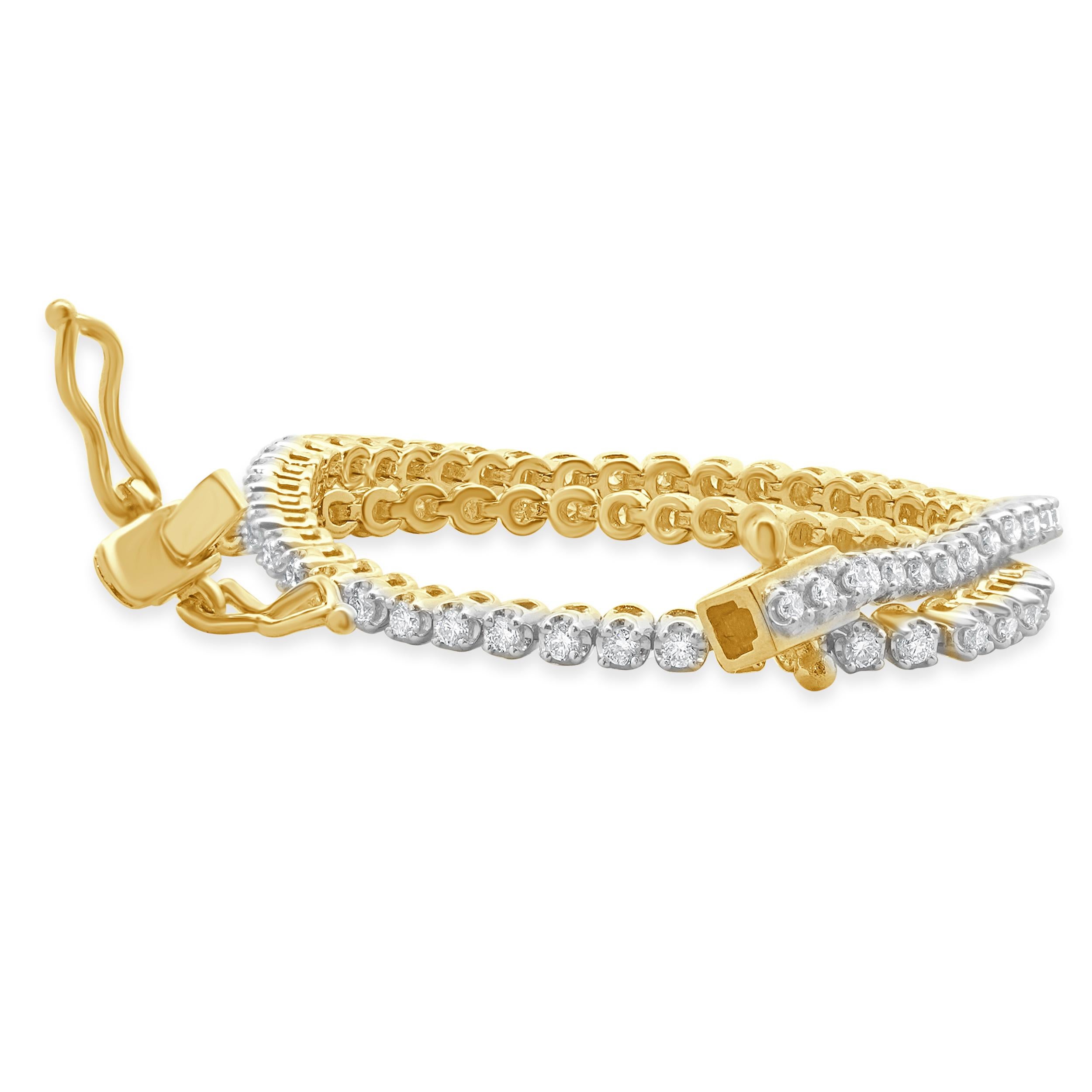 18 Karat Yellow Gold Diamond Tennis Bracelet In Excellent Condition For Sale In Scottsdale, AZ