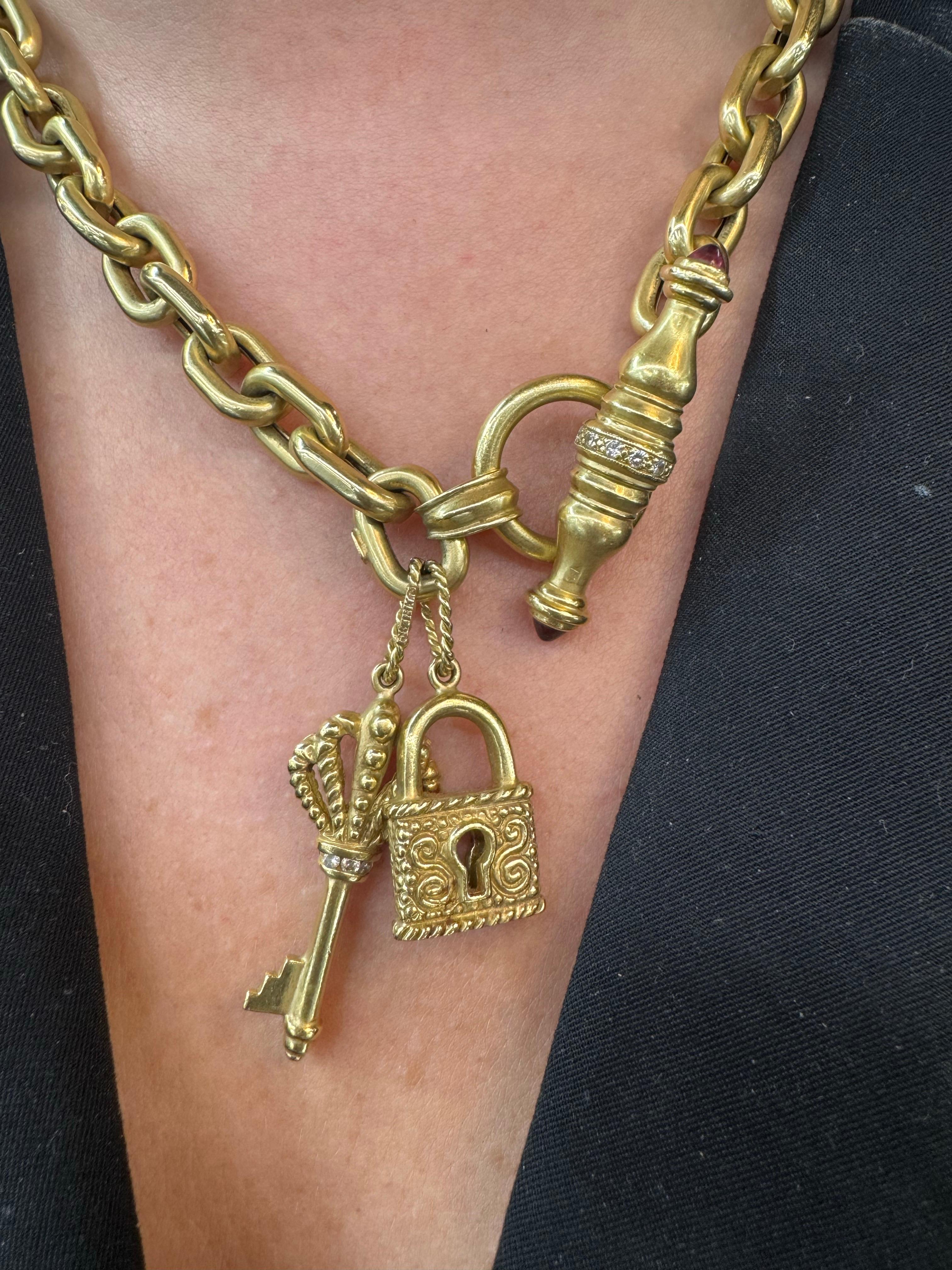 18 Karat Yellow Gold Diamond Toggle Necklace with Key and Lock Charms 79.4 Grams In Excellent Condition For Sale In New York, NY