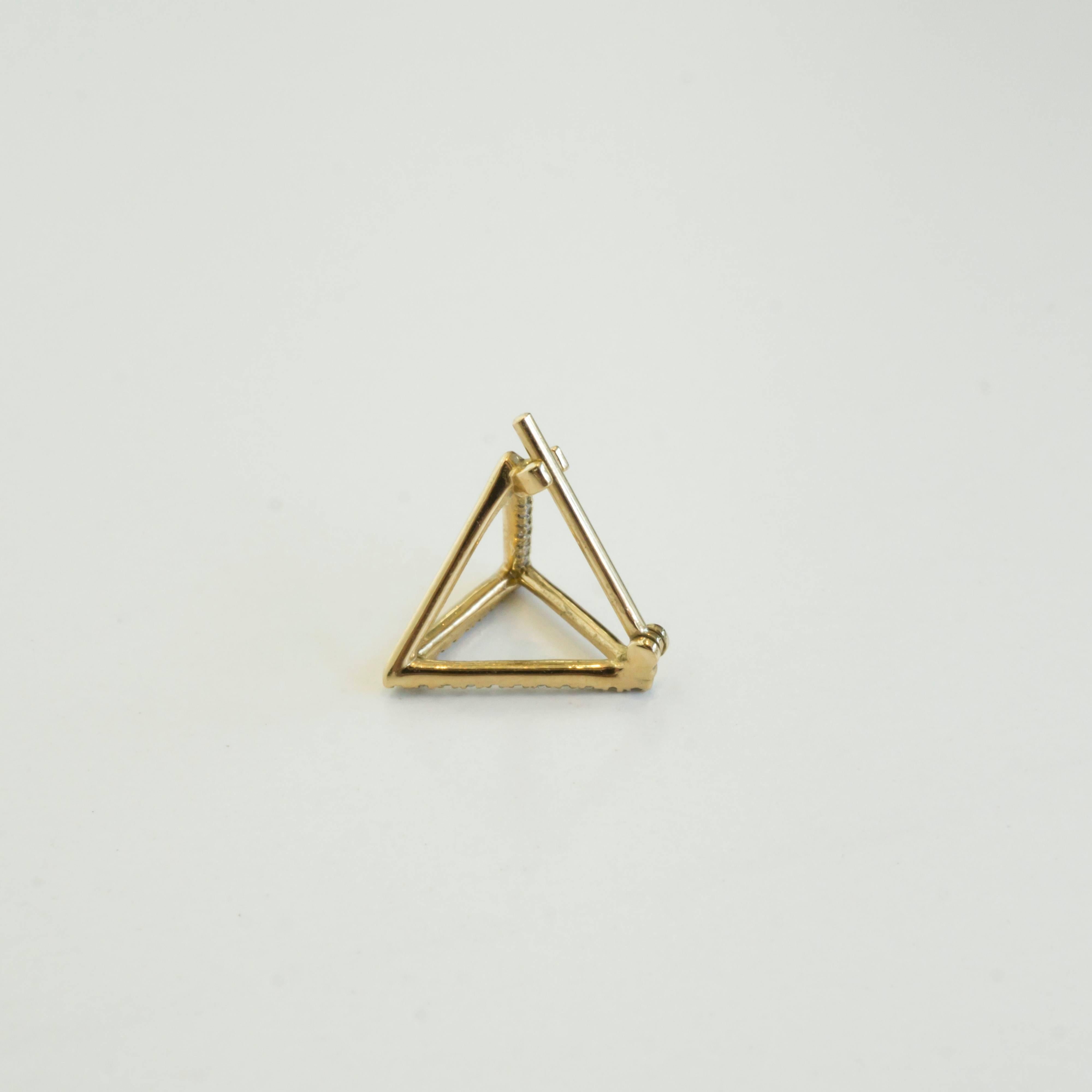18 Karat Yellow Gold Diamond Triangle Stud Earrings In New Condition For Sale In Shibuya, Tokyo, JP