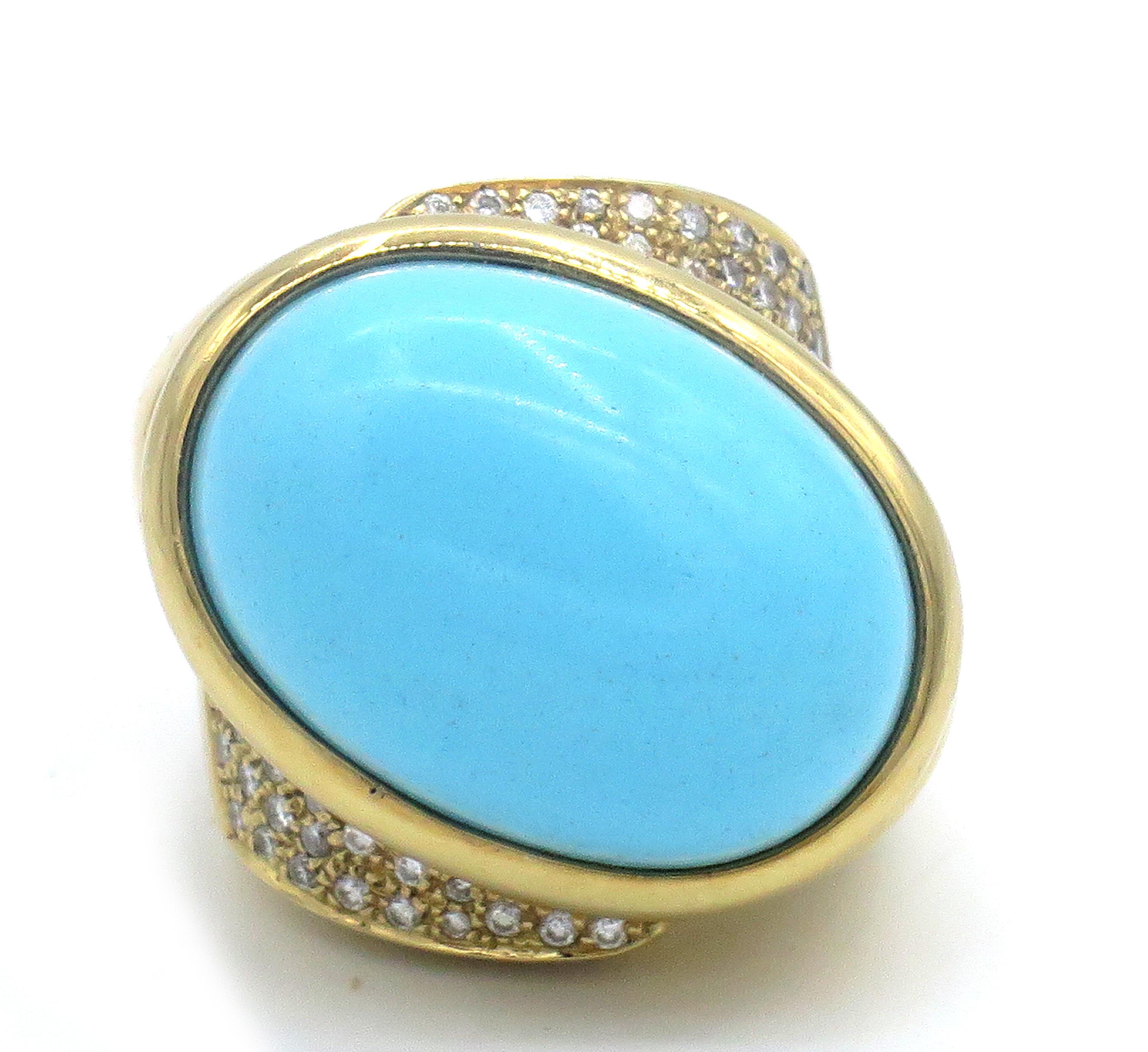 We, have an extremely beautiful cabochon turquoise ring. Crafted in a polished 18kt yellow gold. The ring features a beautiful cabochon turquoise which measures 1