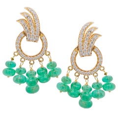18 Karat Gelbgold Diamant-Ohrringe mit sambischen Smaragden und Perlen