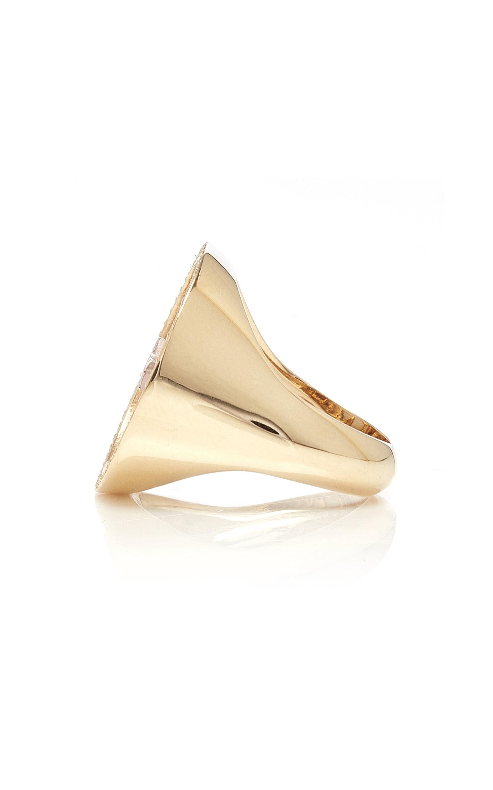 Contemporary 18 Karat Yellow Gold, Diamonds and Pale Pink Mother of Pearl Chevalier Ring For Sale