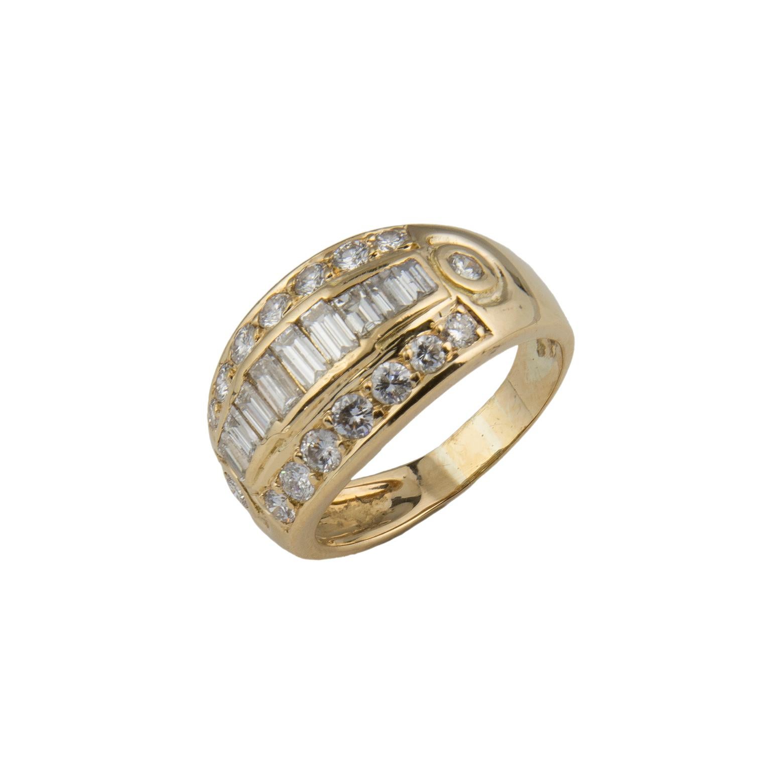 18 Karat Yellow Gold Diamonds Ring In Good Condition For Sale In Madrid, ES