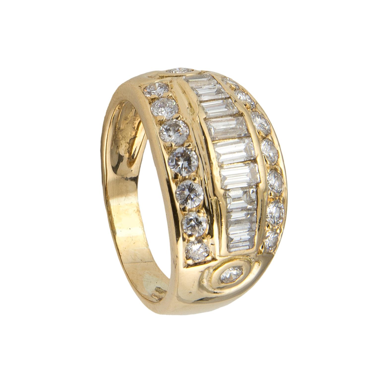 Women's 18 Karat Yellow Gold Diamonds Ring For Sale