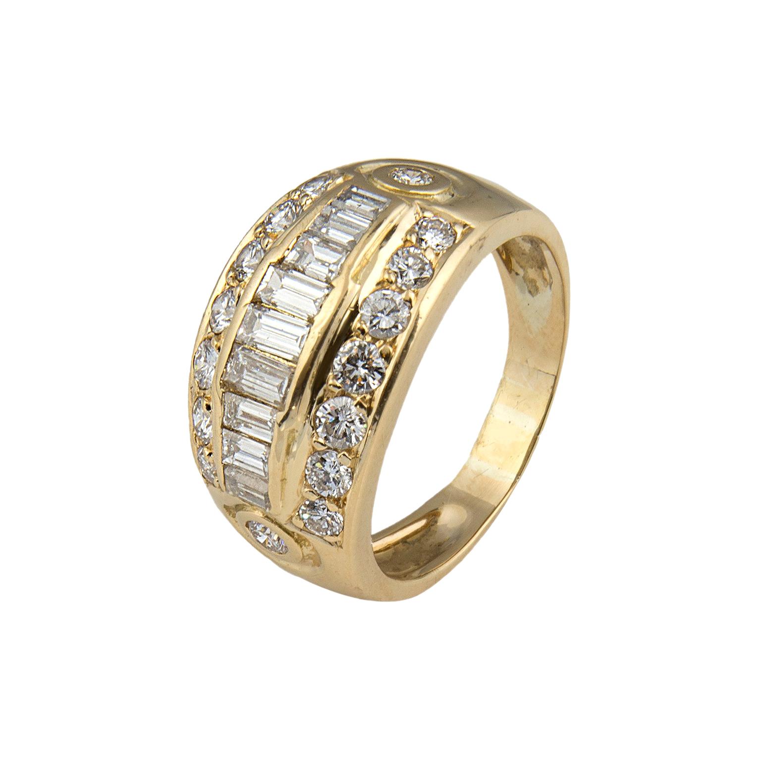 18 Karat Yellow Gold Diamonds Ring For Sale