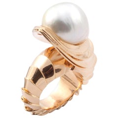 pearl shell ring 18 Karat Yellow Gold Casa Batlló Shell Ring with a 26.80 Carat Pearl