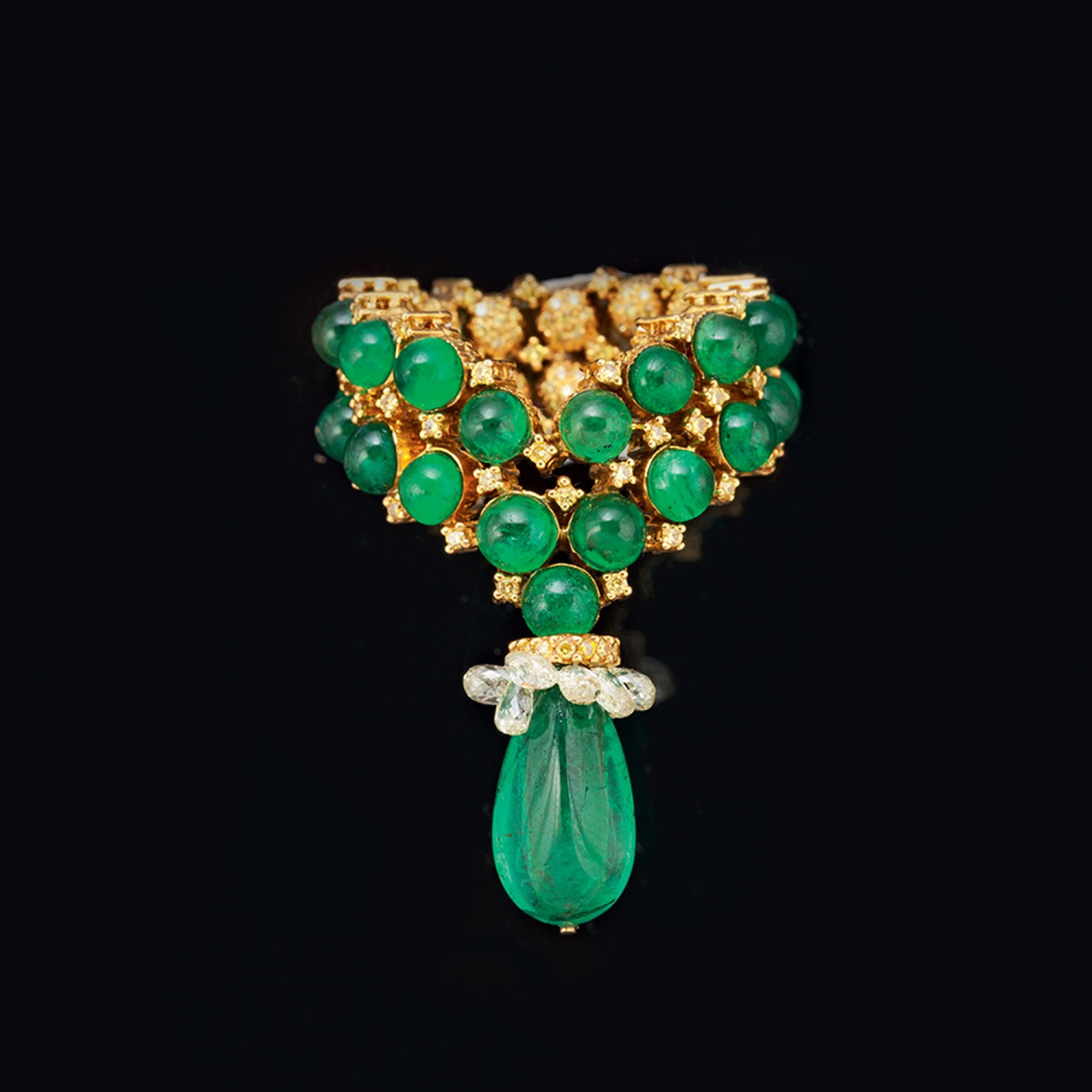 Contemporary 18 Karat Yellow Gold Deconstructed Sunflower Ring with a 4.40 Ct Emerald For Sale