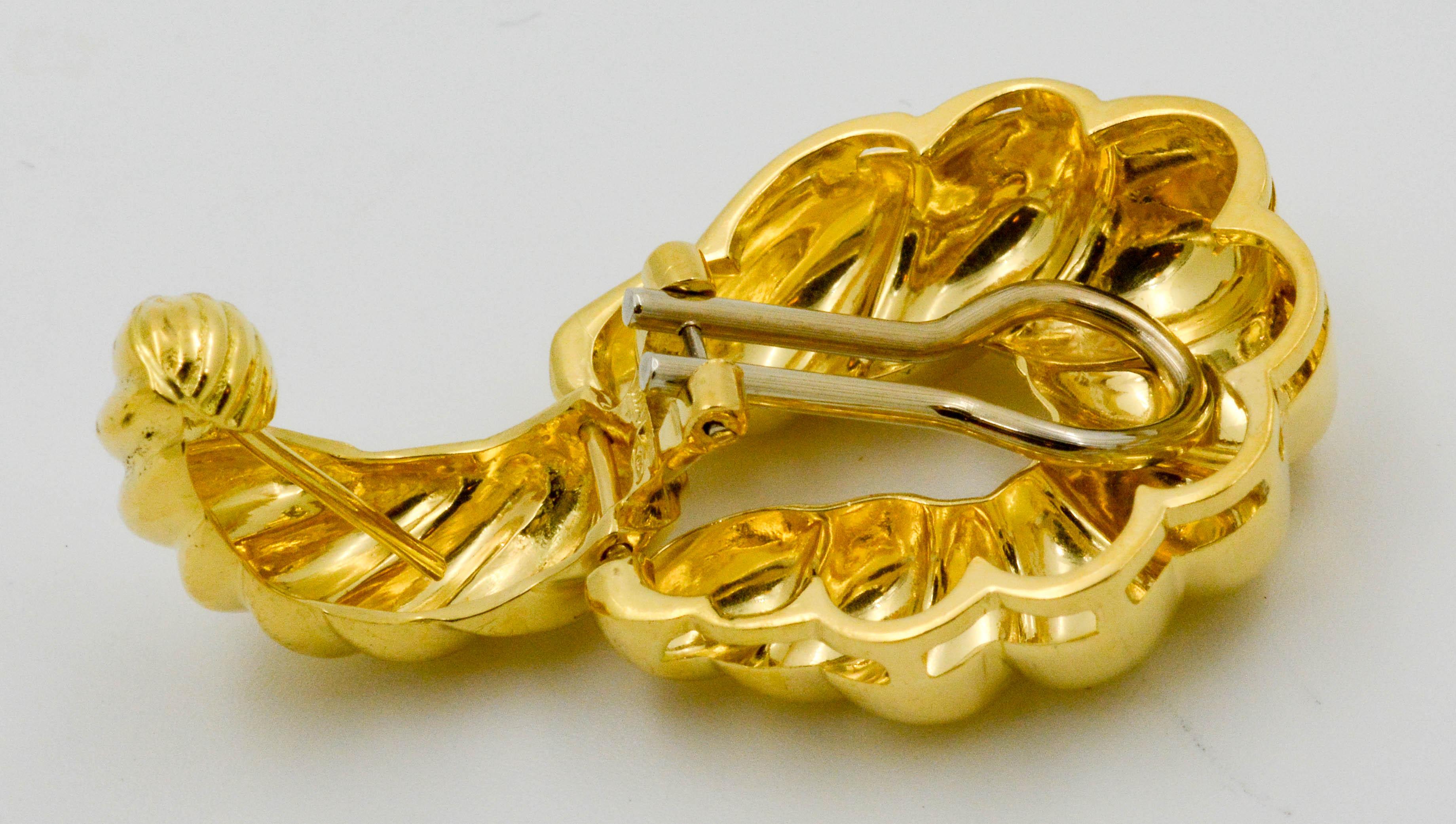 18 Karat Yellow Gold Door Knocker Clip-On Earrings In Excellent Condition In Dallas, TX