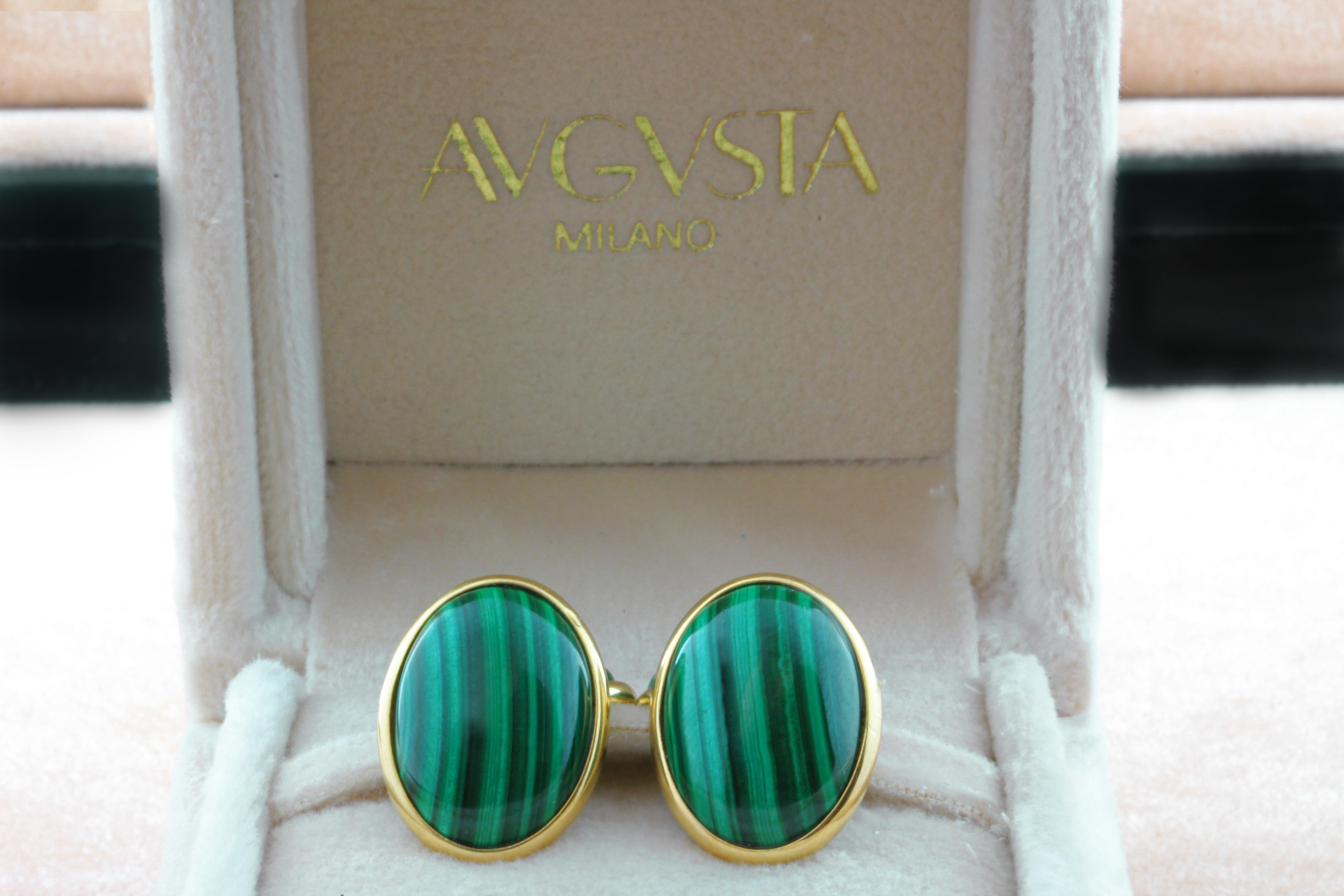 Classic and sophisticated, these cufflinks feature an identical front face and toggle.
Both elements are made of an oval malachite stone, whose natural and one-of-a-kind decorative patterns in vivid green strikingly complement the warm glow of the