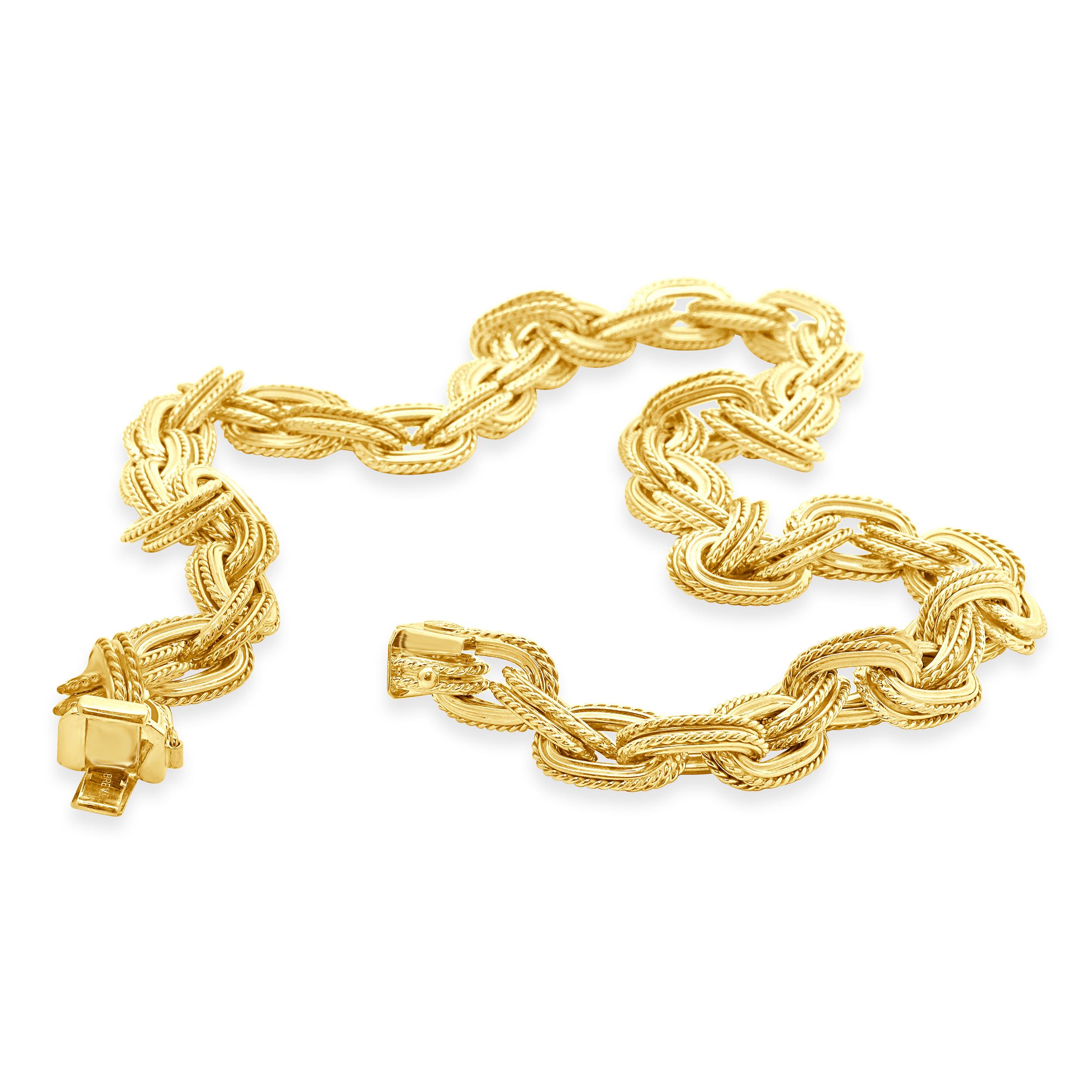 Collier torsadé double ovale en or jaune 18 carats Pour femmes en vente