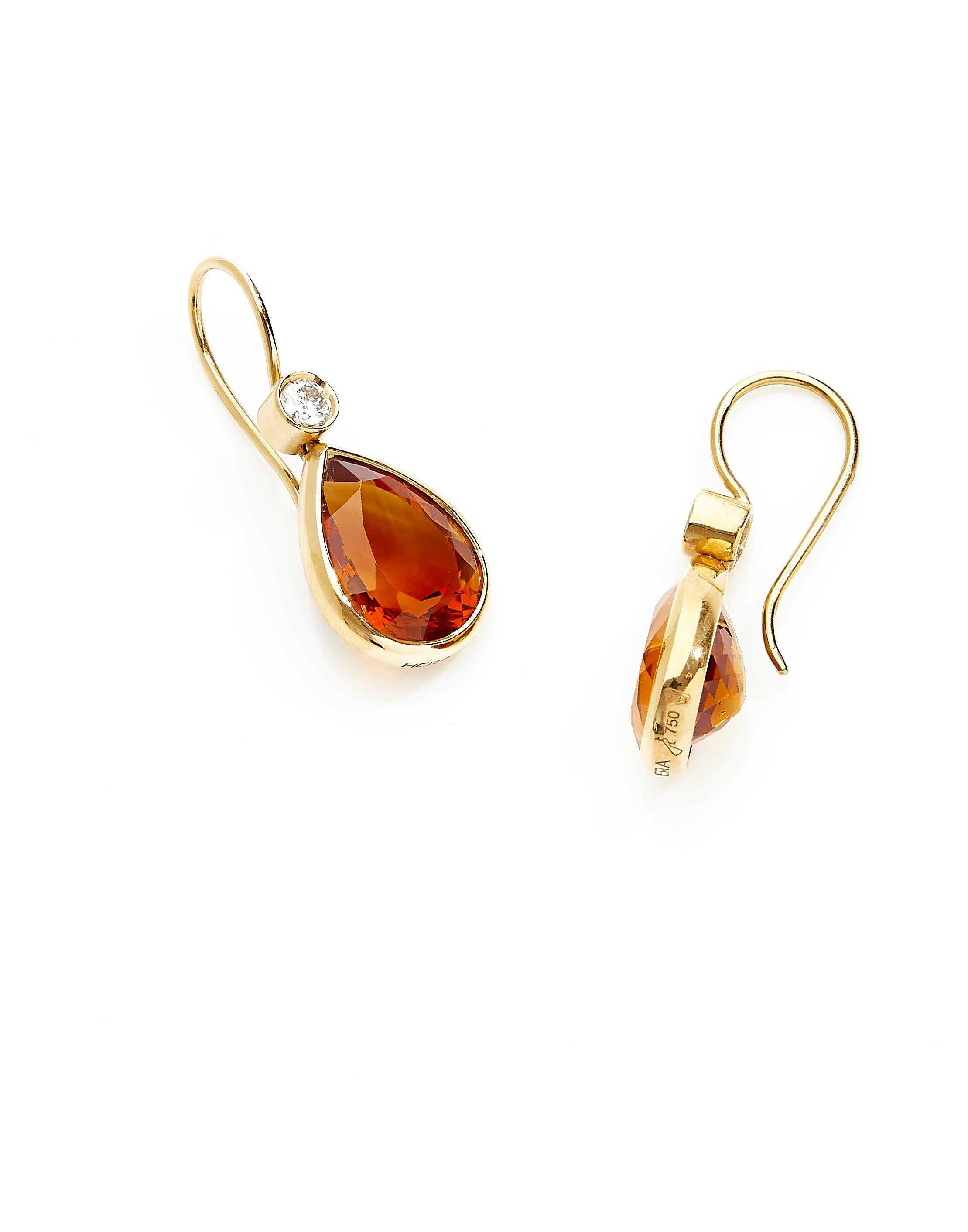 Pear Cut 18 Karat Yellow Gold Drop Dangle Earrings with 10.02 Carat Citrines and Diamonds For Sale