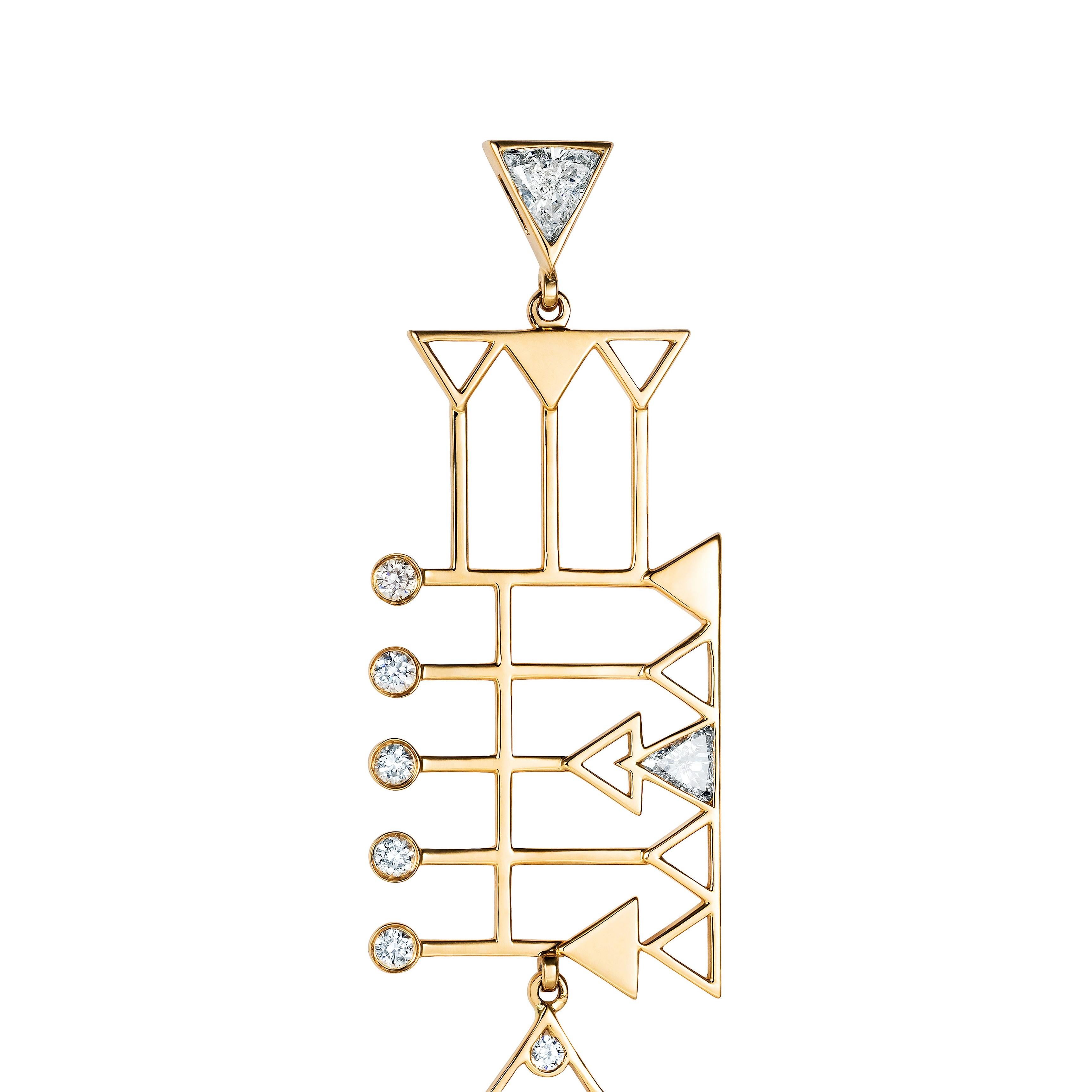 18 Karat Yellow Gold Earring With Diamonds 

This yellow gold single earring can be mixed and matched with other styles from the Babylon collection. We recommend to wear one drop earring on one ear and one stud on the other ear. The earring features
