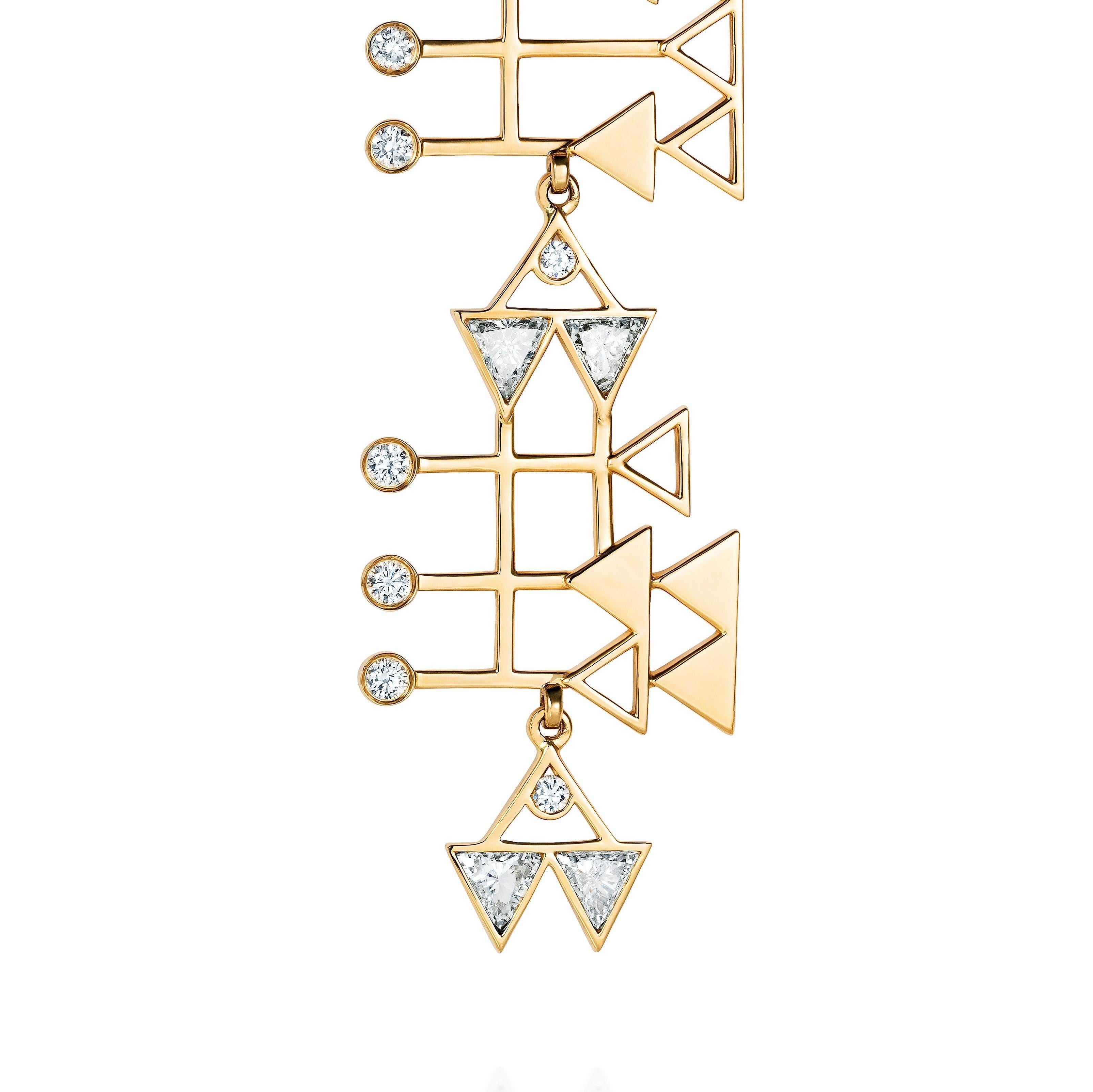 Contemporary 18 Karat Yellow Gold Drop Earring with Diamonds For Sale