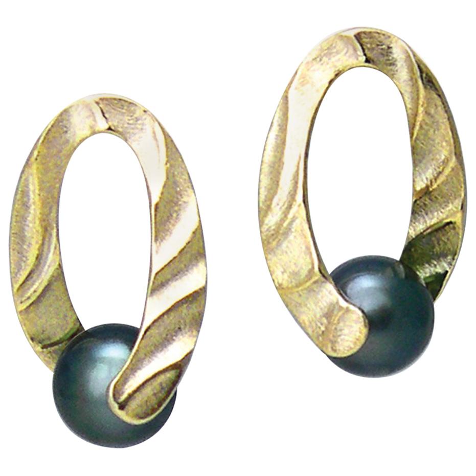 18 Karat Yellow Gold Drop Earrings with 9-10mm Tahitian Pearls For Sale