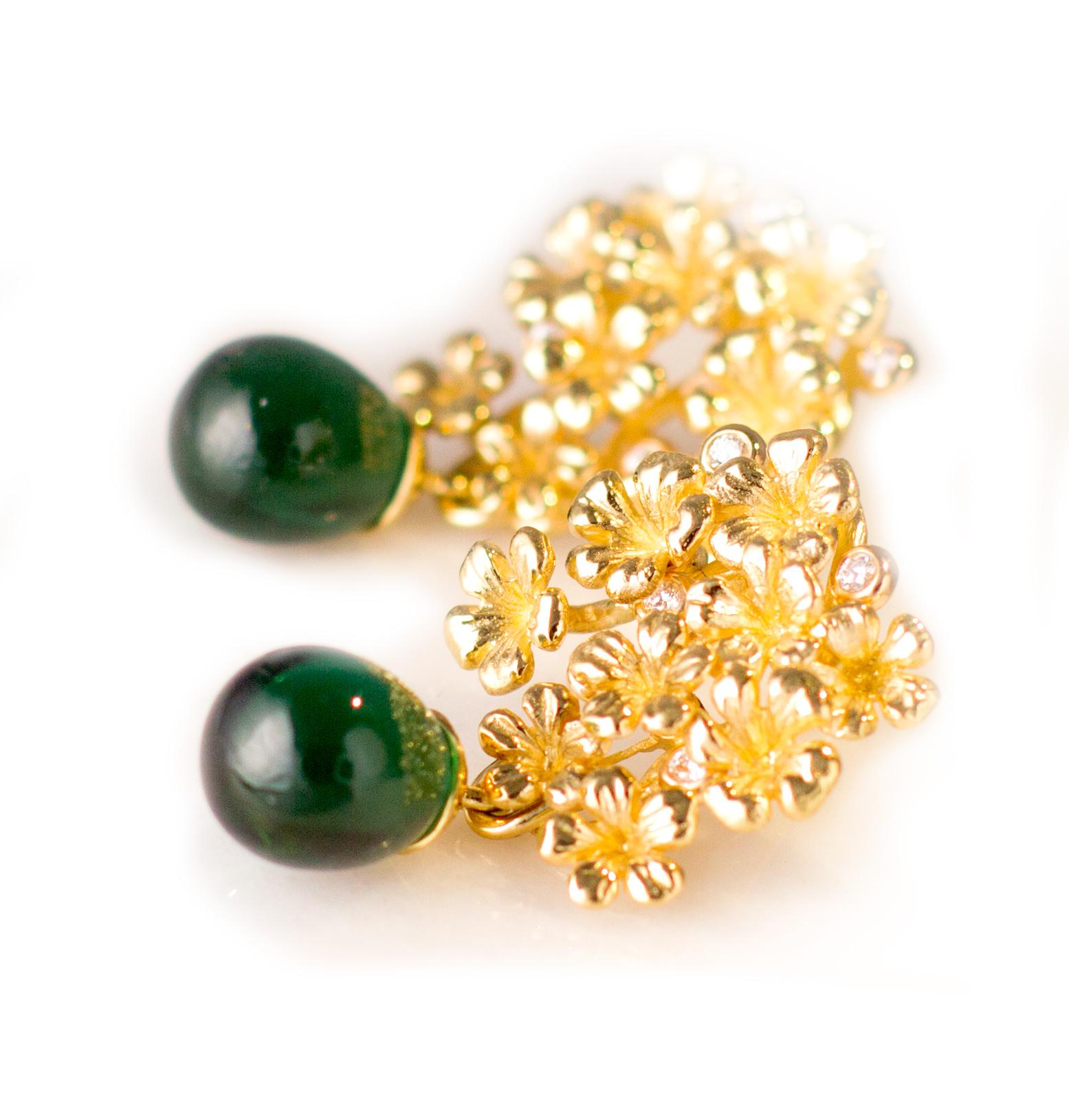 18 Karat Yellow Gold Drop Earrings with Detachable Natural Six Carats Emeralds For Sale 7