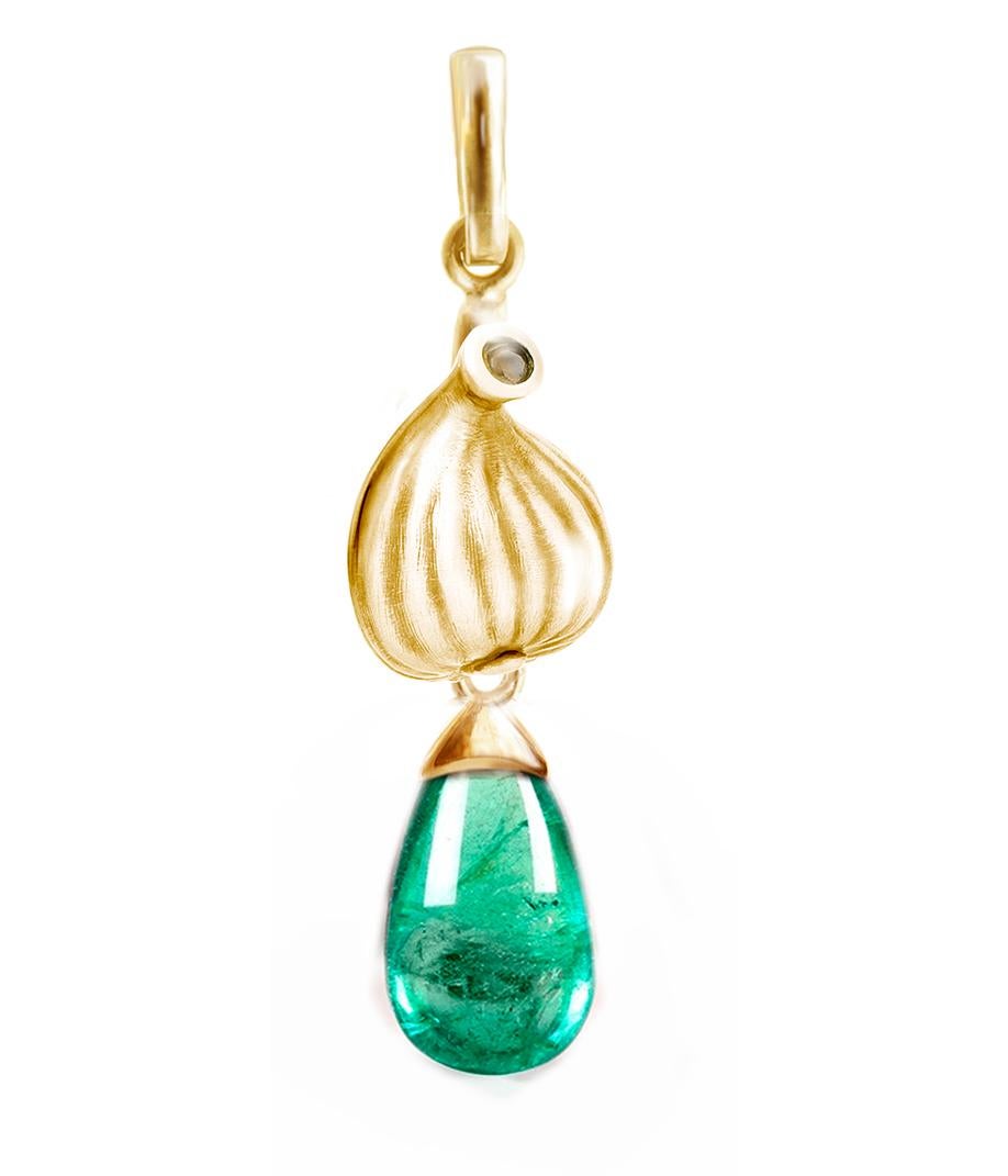 This Fig Garden contemporary drop pendant necklace is made of 18 karat yellow gold with natural emerald (around 3 carats) and round diamond. The Fig collection was featured in a review by Vogue UA. It was designed by an artist and oil painter from
