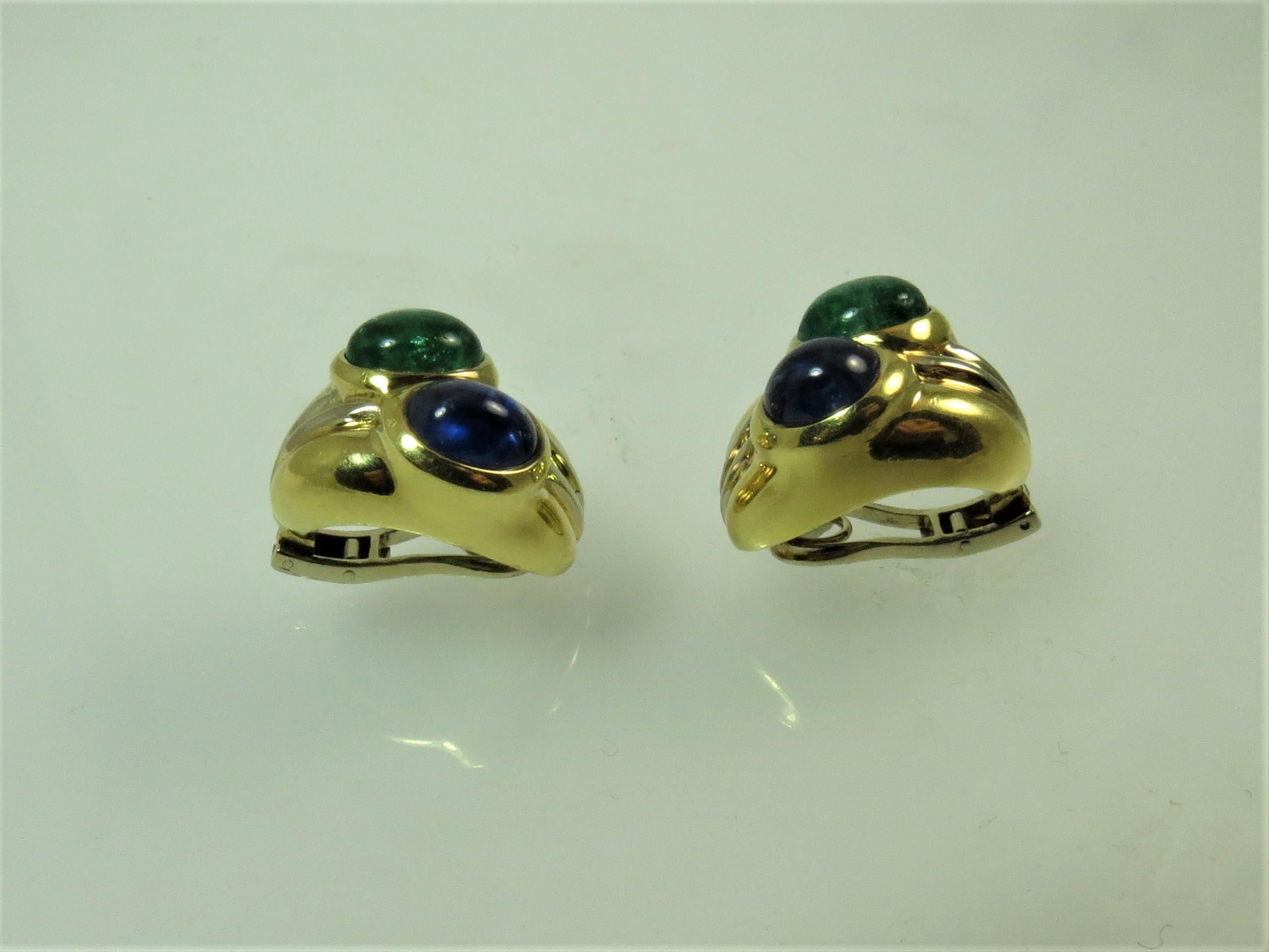 Oval Cut 18 Karat Yellow Gold Earclips Set With Cabochon Sapphires and Emeralds For Sale