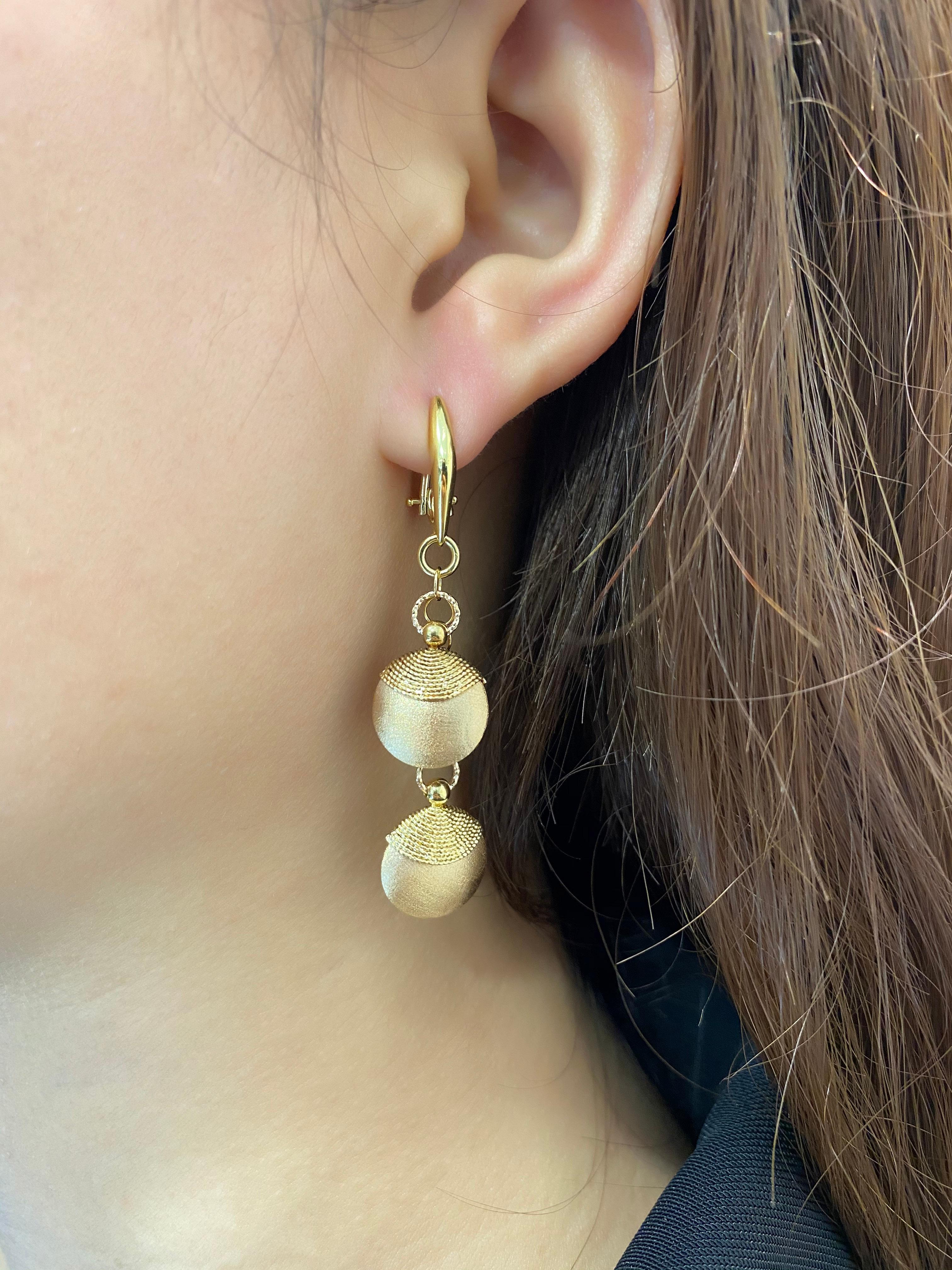 Women's 18 Karat Yellow Gold Earring