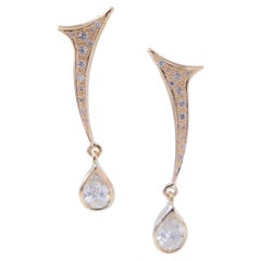 18 Karat Yellow Gold Earrings  1 Ct Pear Diamonds H VVS2 Alif
