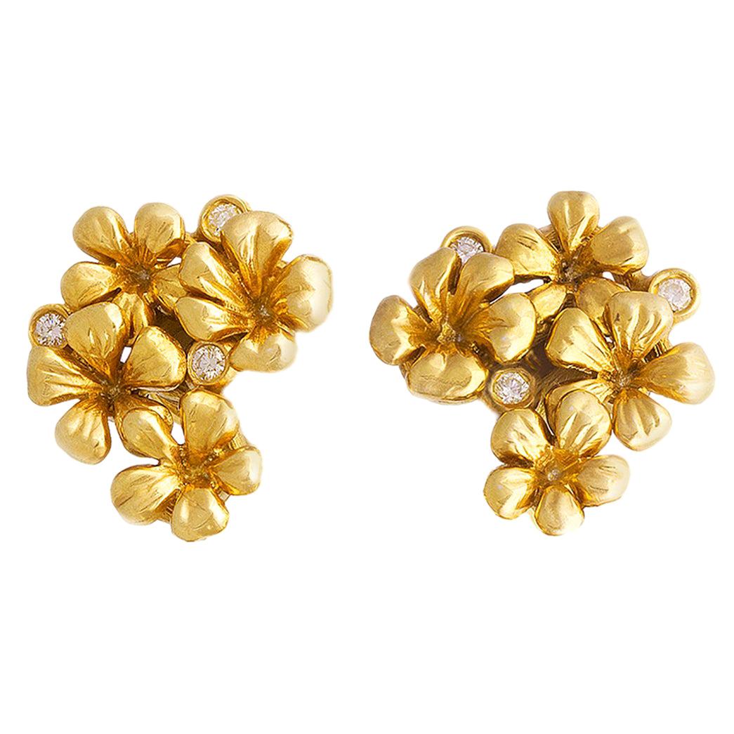 Featured in Berlinale Eighteen Karat Yellow Gold Stud Earrings with Diamonds For Sale