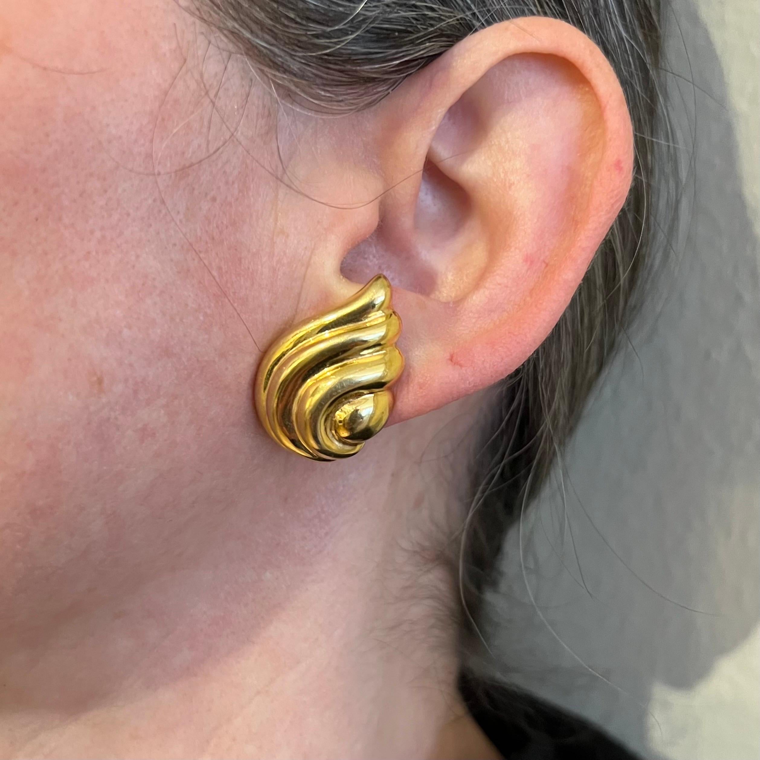 Boucles d'oreilles Verdura en or jaune 18 carats Unisexe en vente