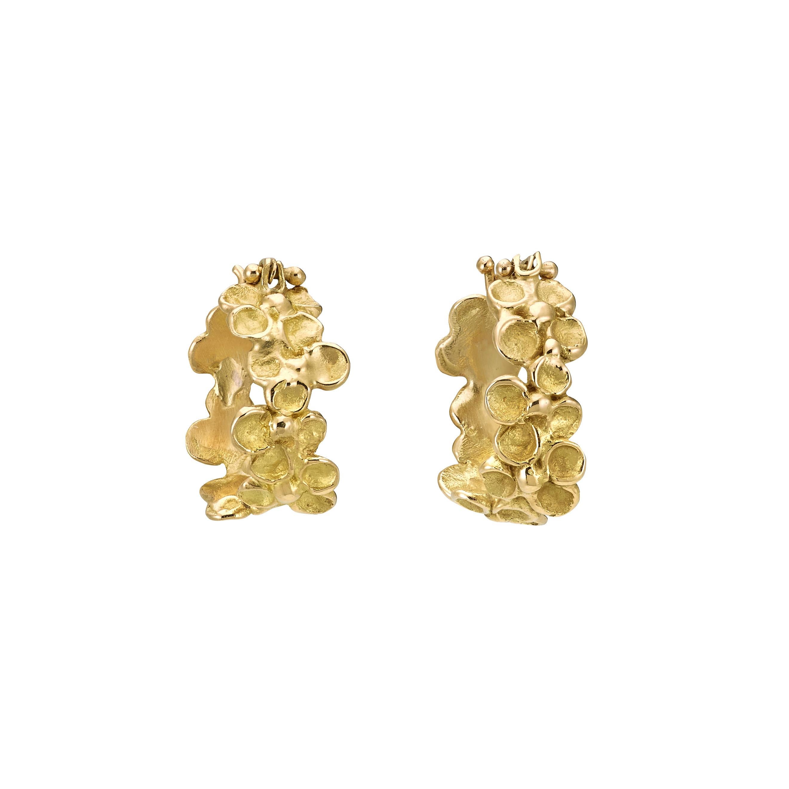 Anais Rheiner 18 Karat Yellow Gold Textured Flower Hoop Earrings For Sale 1