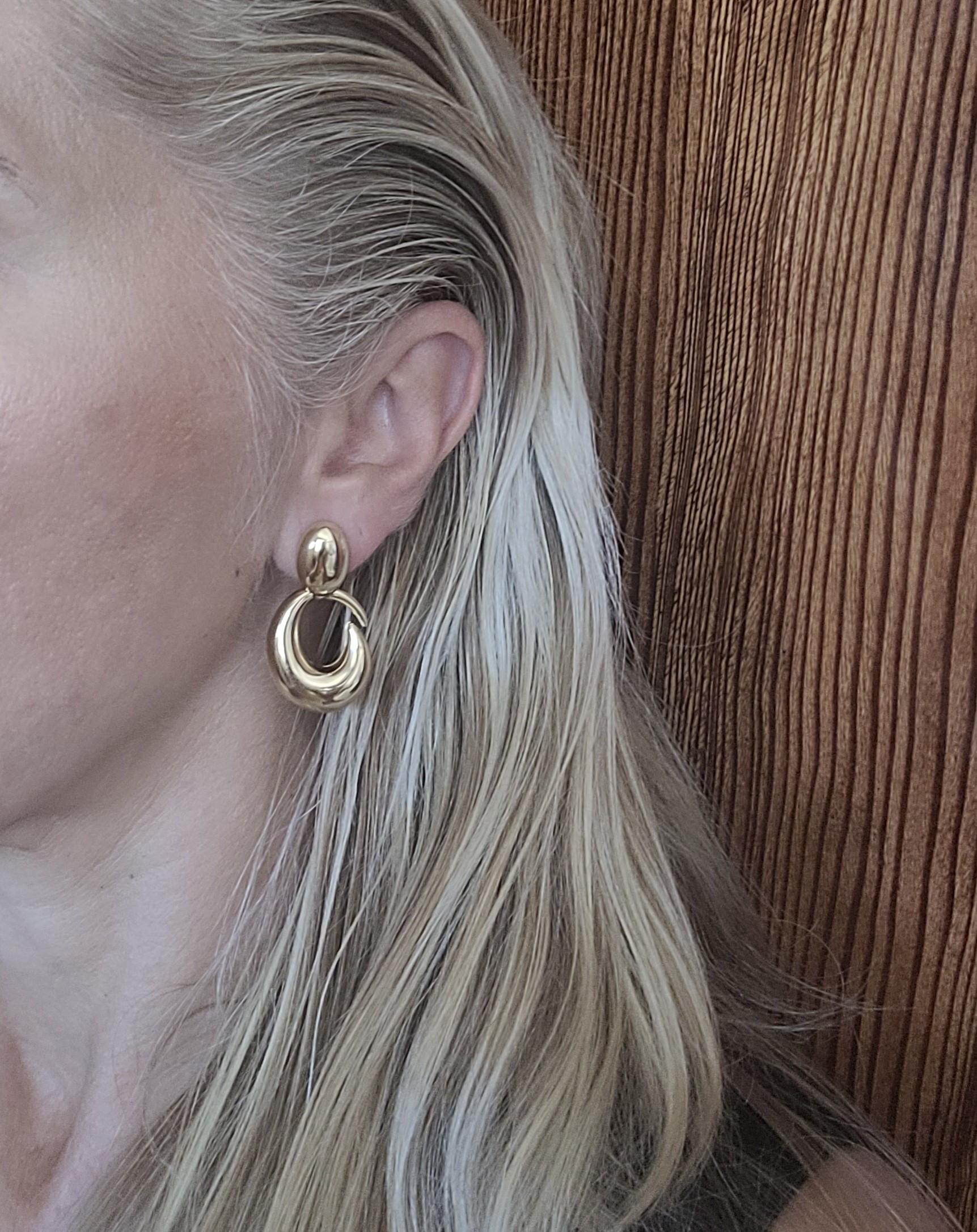 Women's or Men's 18 Karat Yellow Gold Earrings, UnoAErre Designer, Italian-Made For Sale