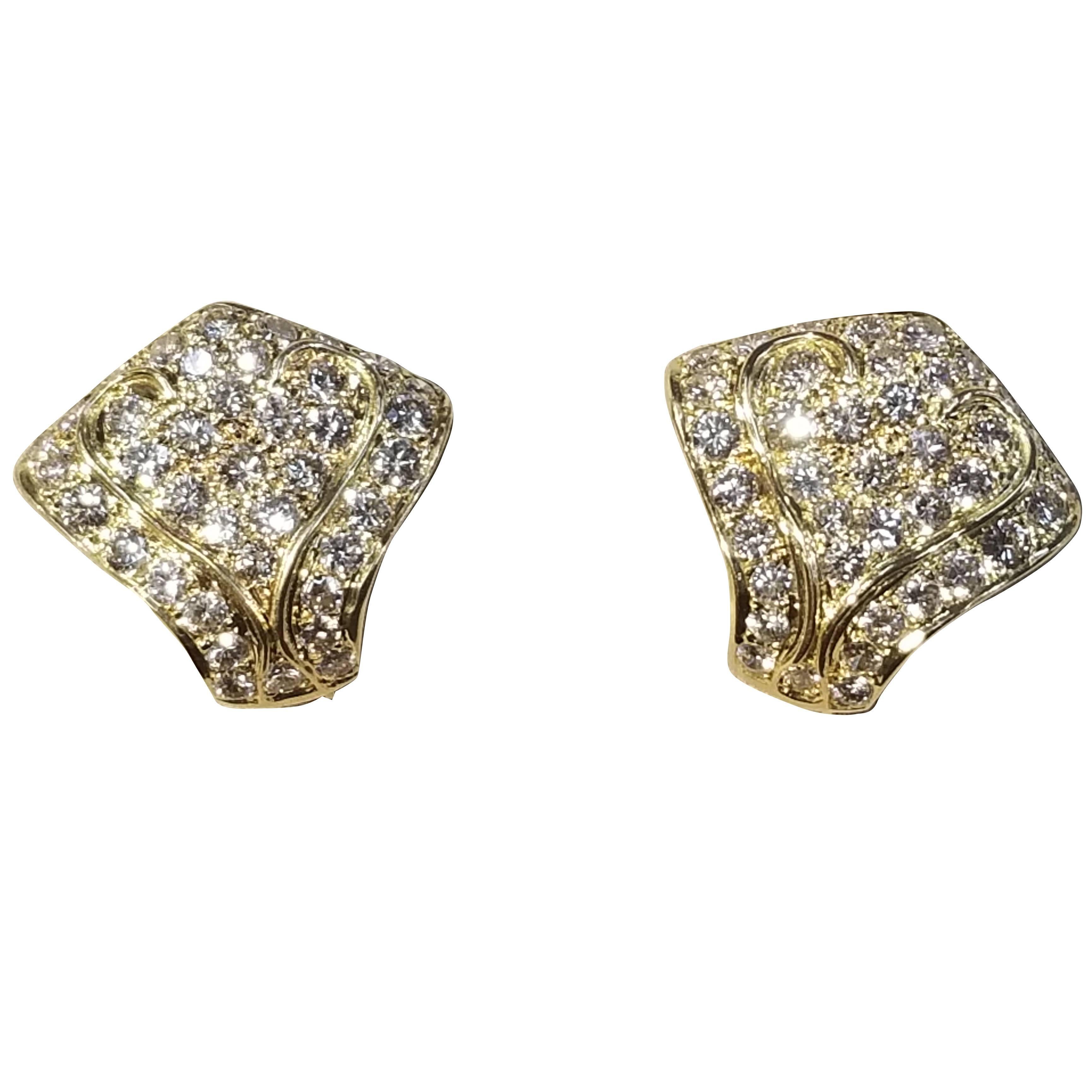 18 Karat Yellow Gold Earrings with Diamonds For Sale