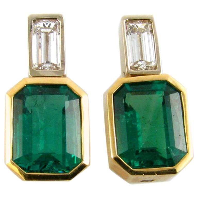 18 Karat Yellow Gold Earrings with Emeralds For Sale