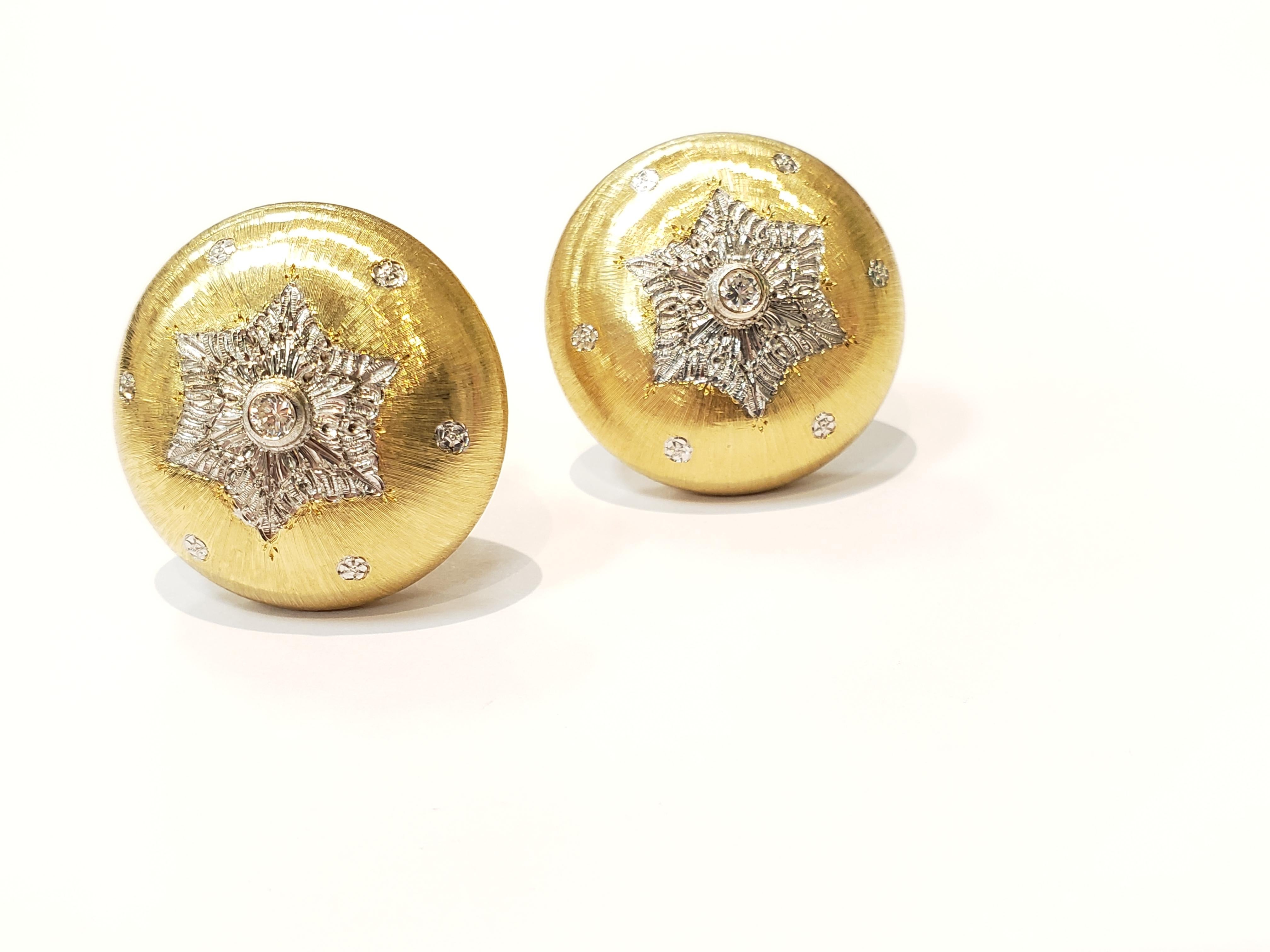 Contemporary 18 Karat Yellow Gold Earrings with Engraved Snowflake Design and Diamond Centers For Sale