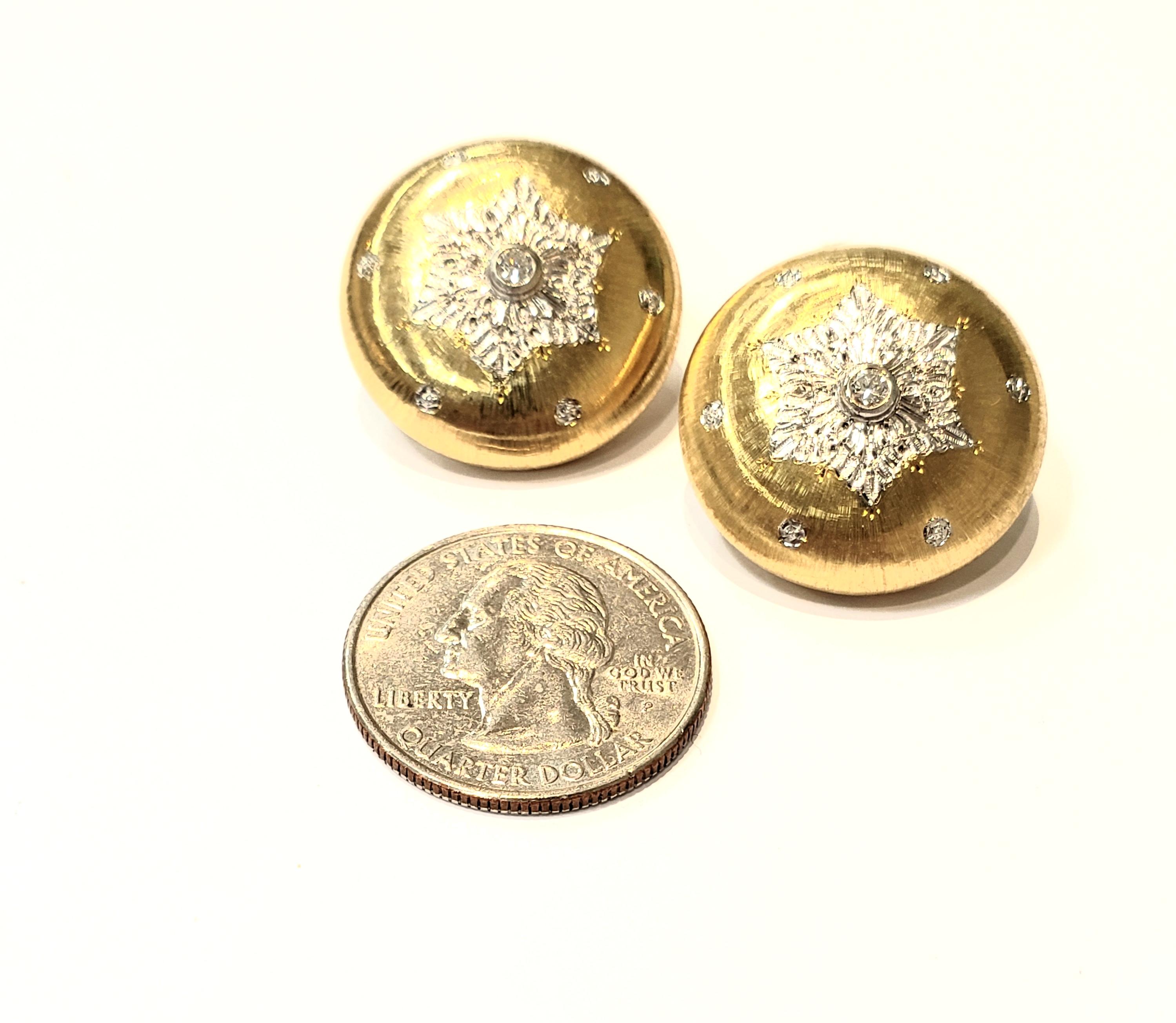 18 Karat Yellow Gold Earrings with Engraved Snowflake Design and Diamond Centers In Good Condition For Sale In Red Bank, NJ