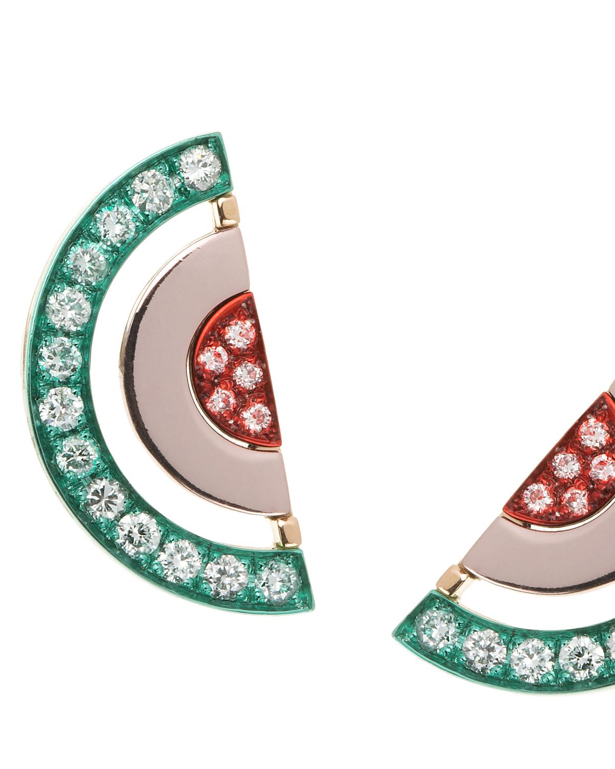 Brilliant Cut 18 Karat Yellow Gold Earrings with White Diamonds For Sale