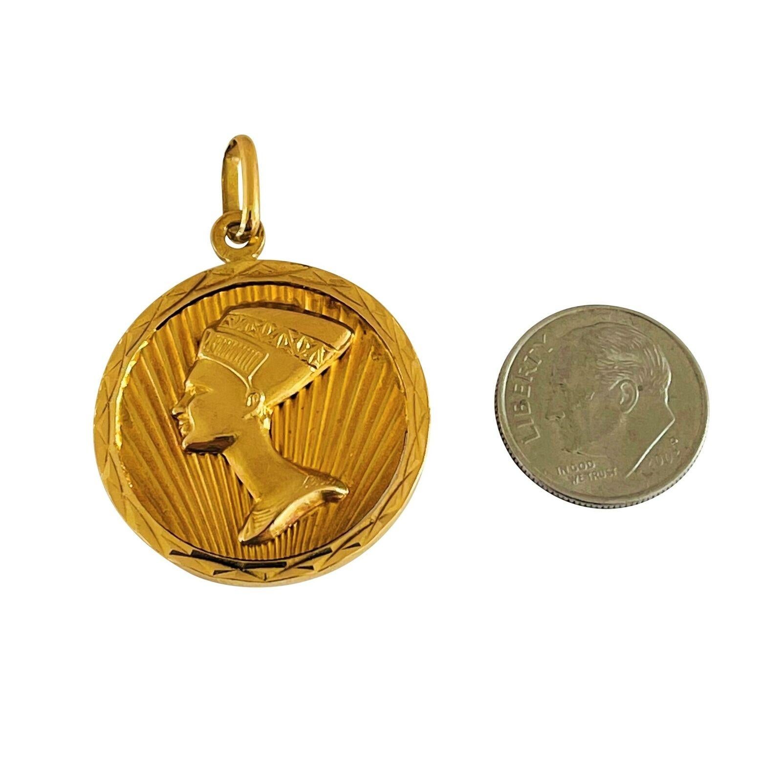 18k Gelbgold 8g Ägyptische Königin Nefirtiti Anhänger mit Diamantschliff

Bedingung:  Ausgezeichneter Condit, professionell gereinigt und poliert
Metall:  18k Gold (markiert und professionell getestet)
Gewicht:  8g
Länge:  1,55