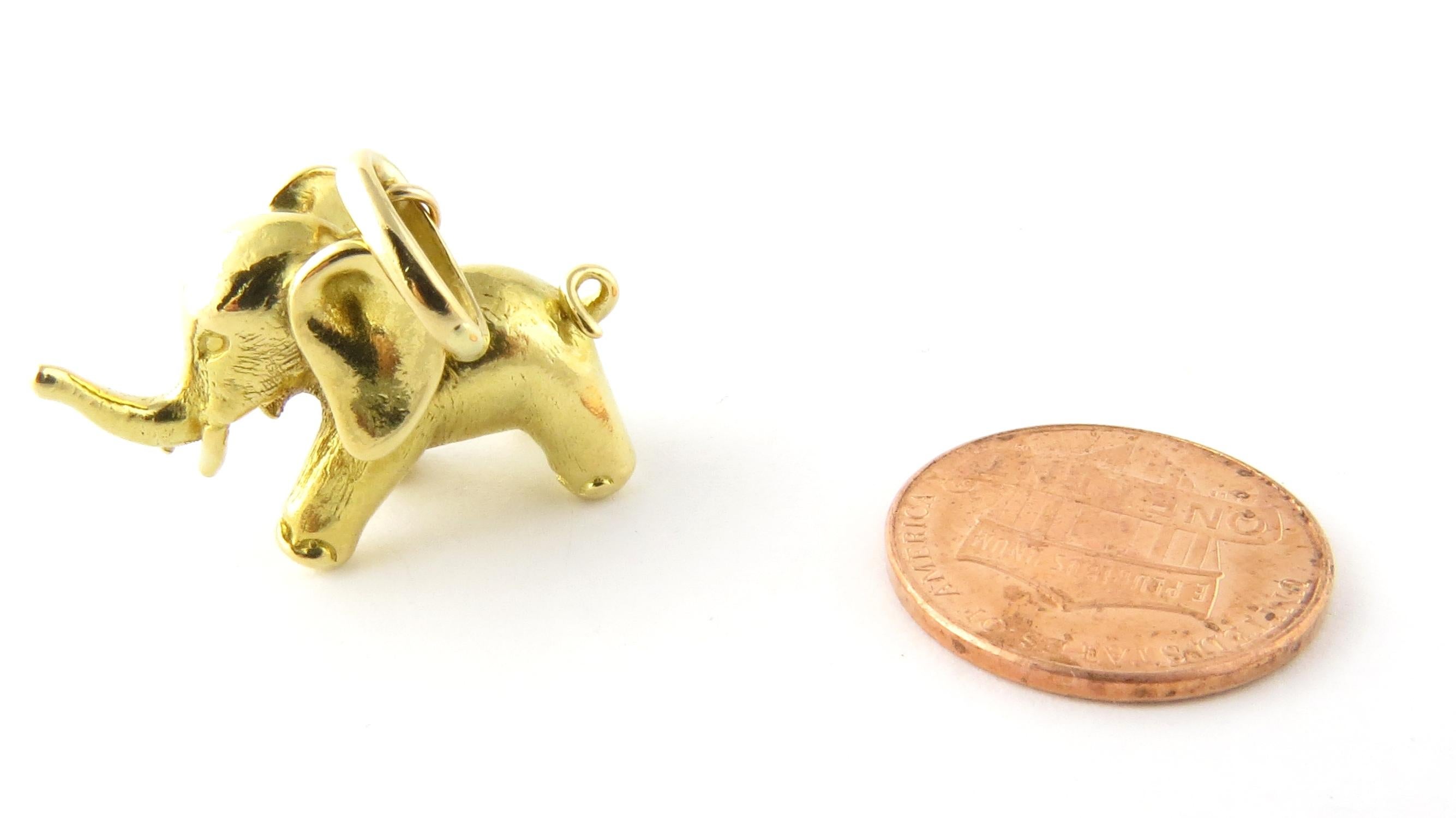 Vintage 18 Karat Yellow Gold Elephant Charm

The ultimate good luck charm!

This adorable 3D elephant with raised trunk is beautifully detailed in 18K yellow gold.

Size: 17 mm x 25 mm

Weight: 5.2 dwt. / 8.1 gr.

Stamped: 750

Very good condition,