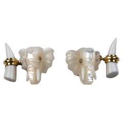 Boutons de manchette éléphant en or jaune 18 carats, nacre et agate blanche