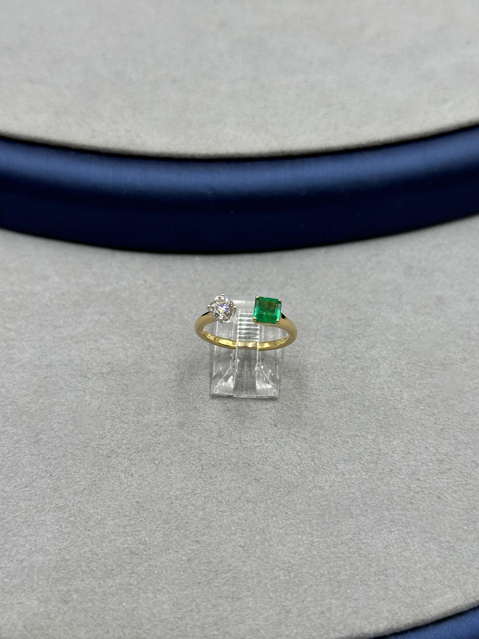 18 Karat Yellow Gold Emerald and Diamond Bypass Ring In New Condition For Sale In Los Angeles, CA